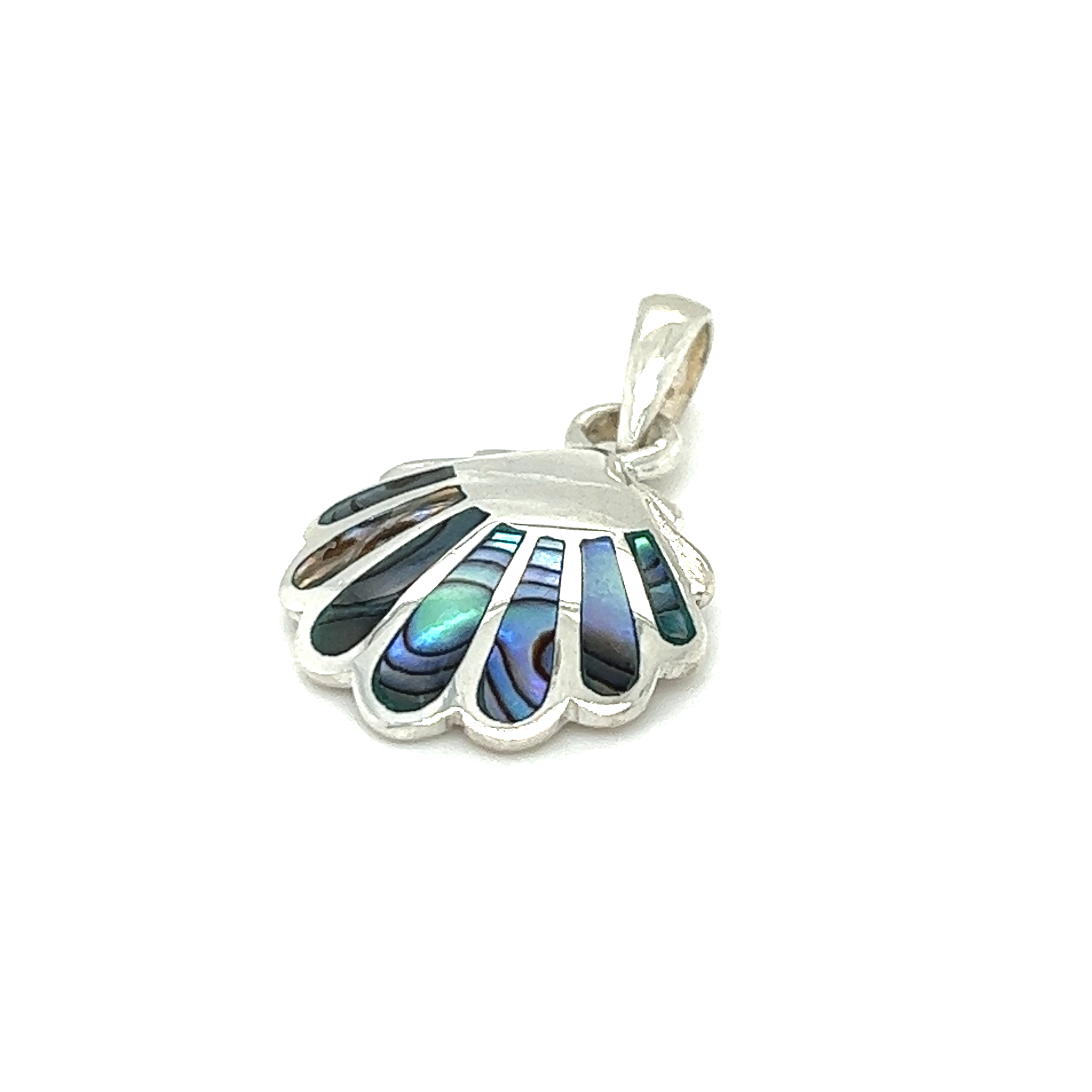 An oceanic beauty, this Clam Shell Pendant is elegantly crafted in sterling silver.