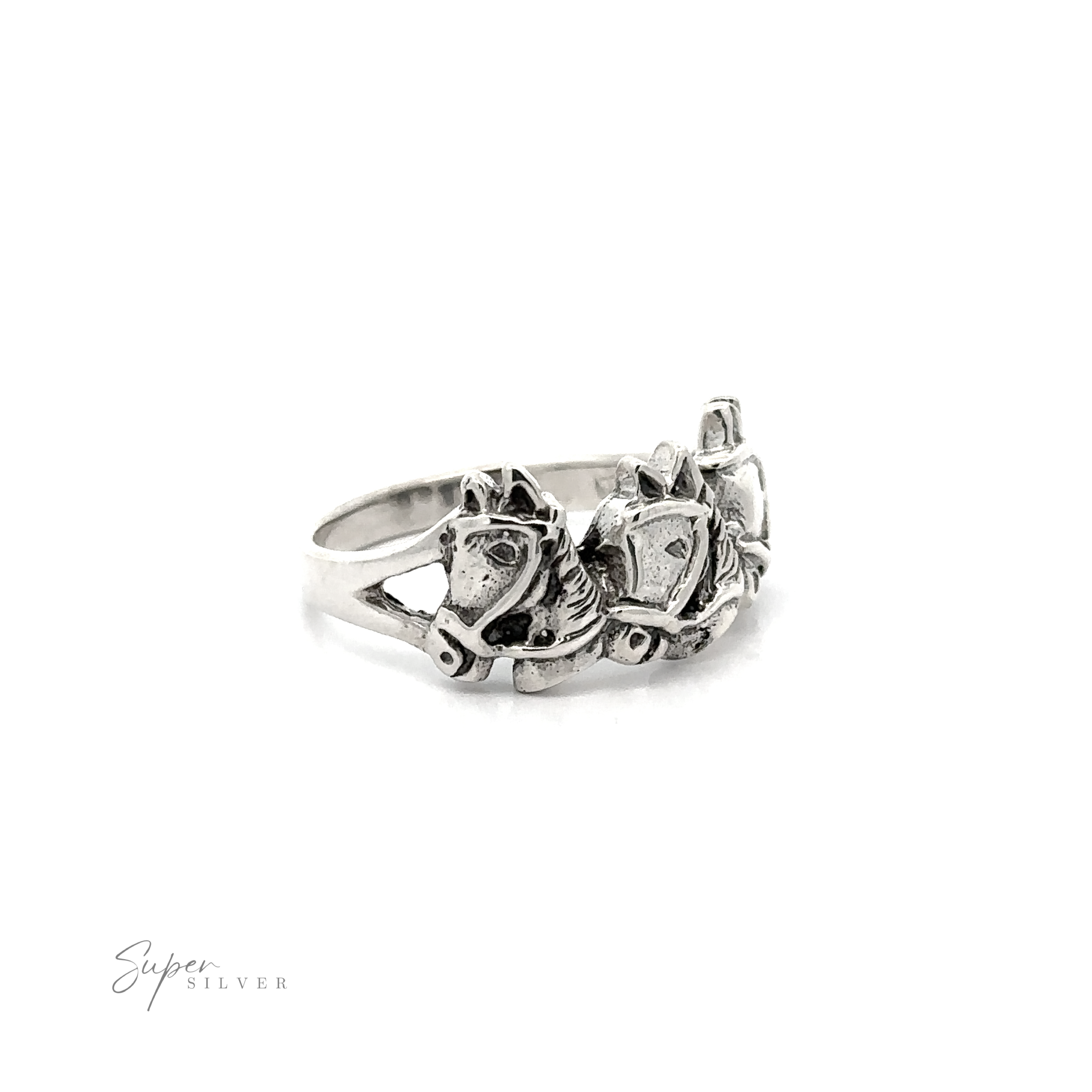 A Three Horse Heads Silver Ring.