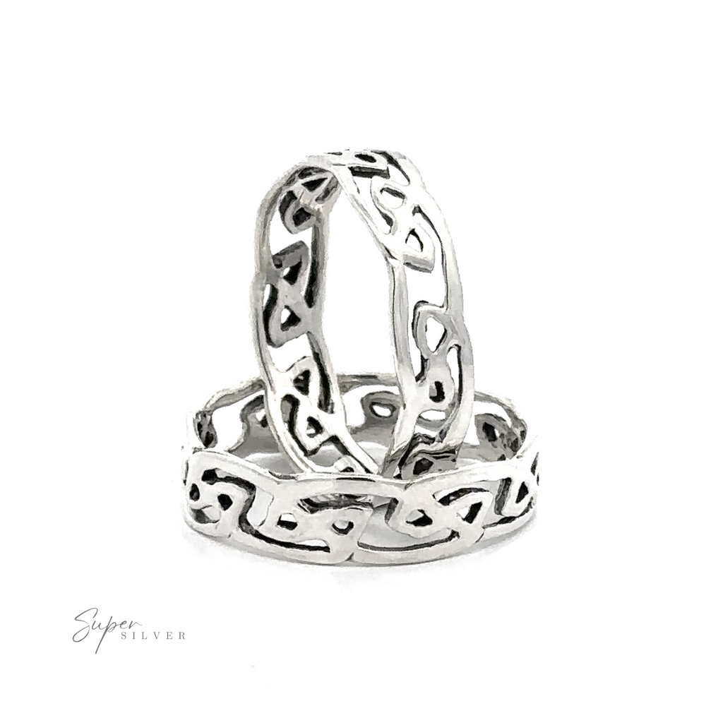 Two wavy Celtic knot rings intertwined, displayed against a white background with the logo "super silver" at the bottom.