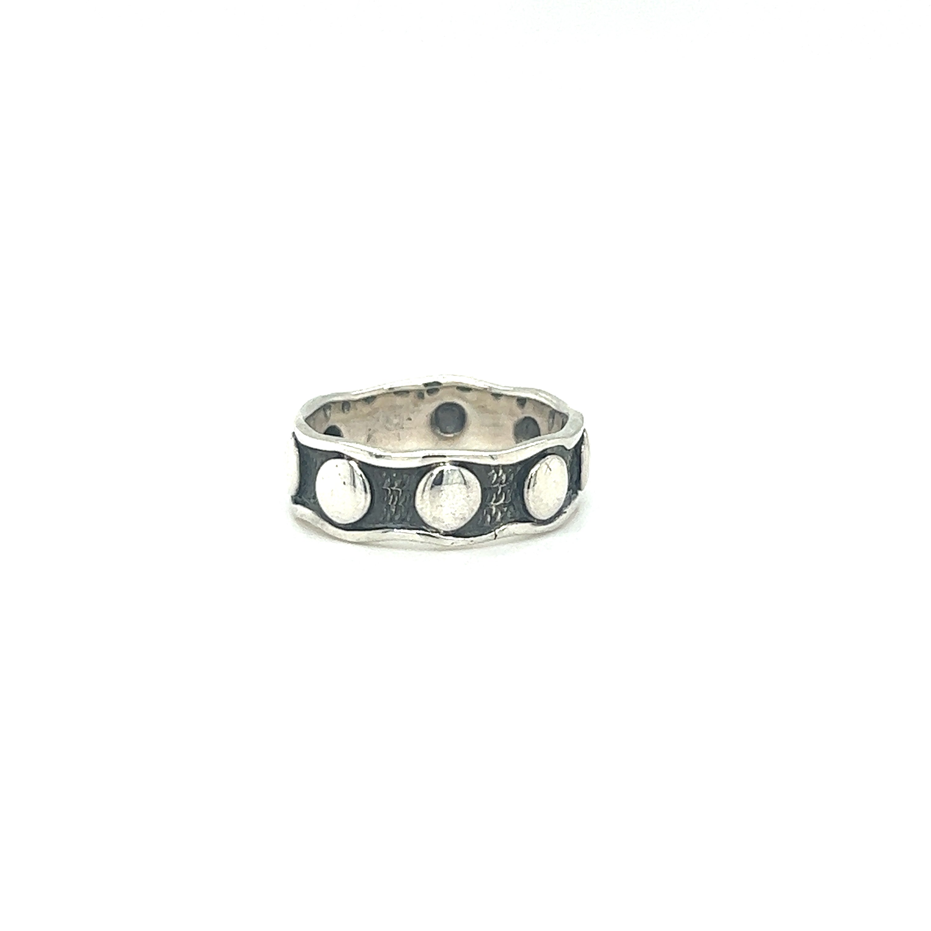 This Super Silver Edgy Curvy Band with Circle Pattern ring features an exclusive style with a curved band and three circles.