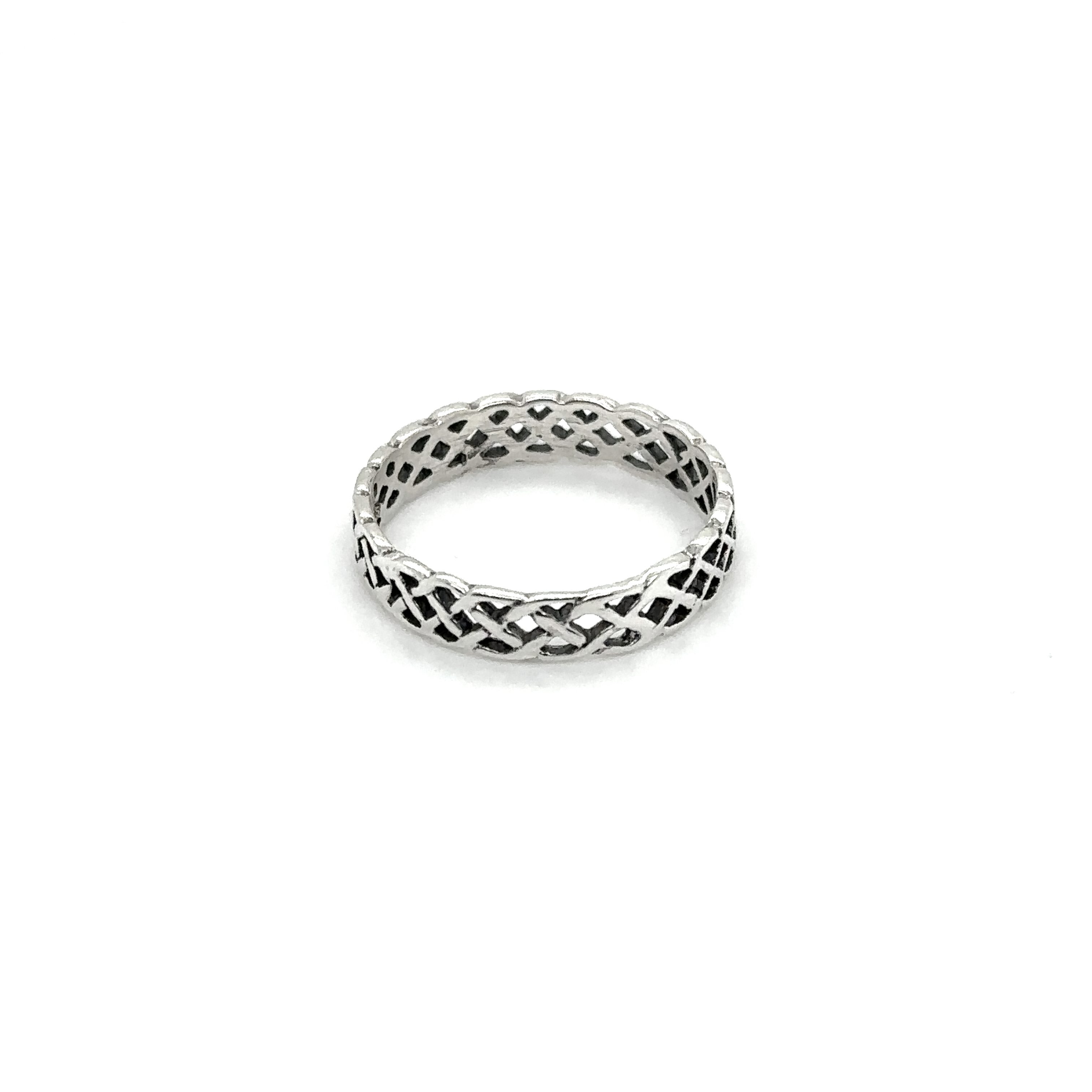 A 4mm Weave Band Ring with an intricate design.