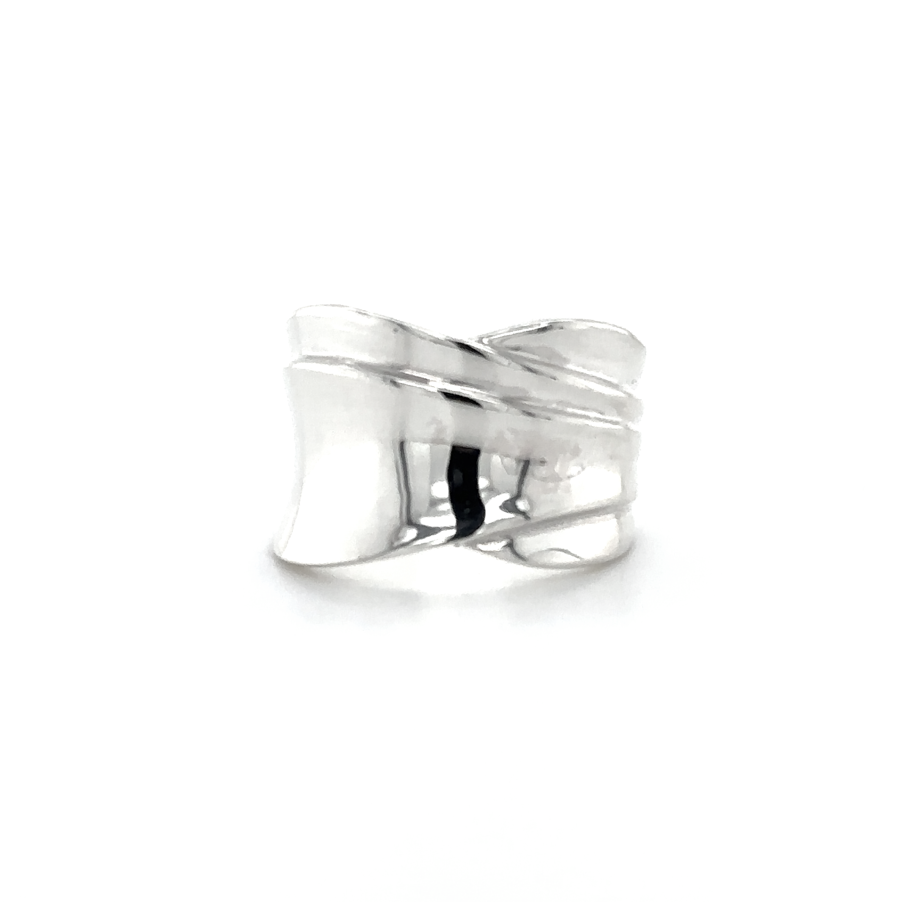 A sophisticated Cigar Band Silver Ring made of .925 Sterling Silver.