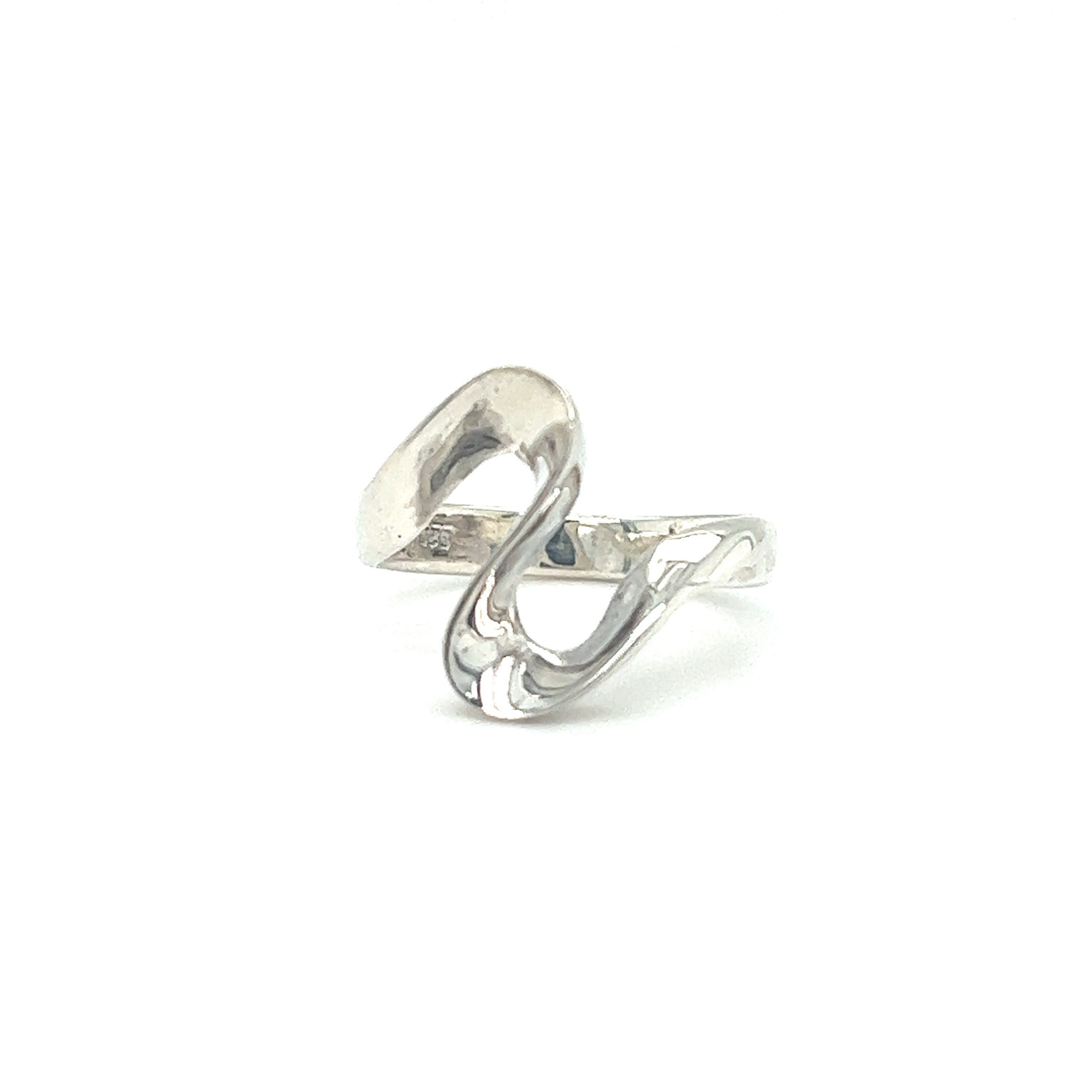 A sleek Super Silver Freeform Swirl Ring with a captivating swirl "S" pattern.