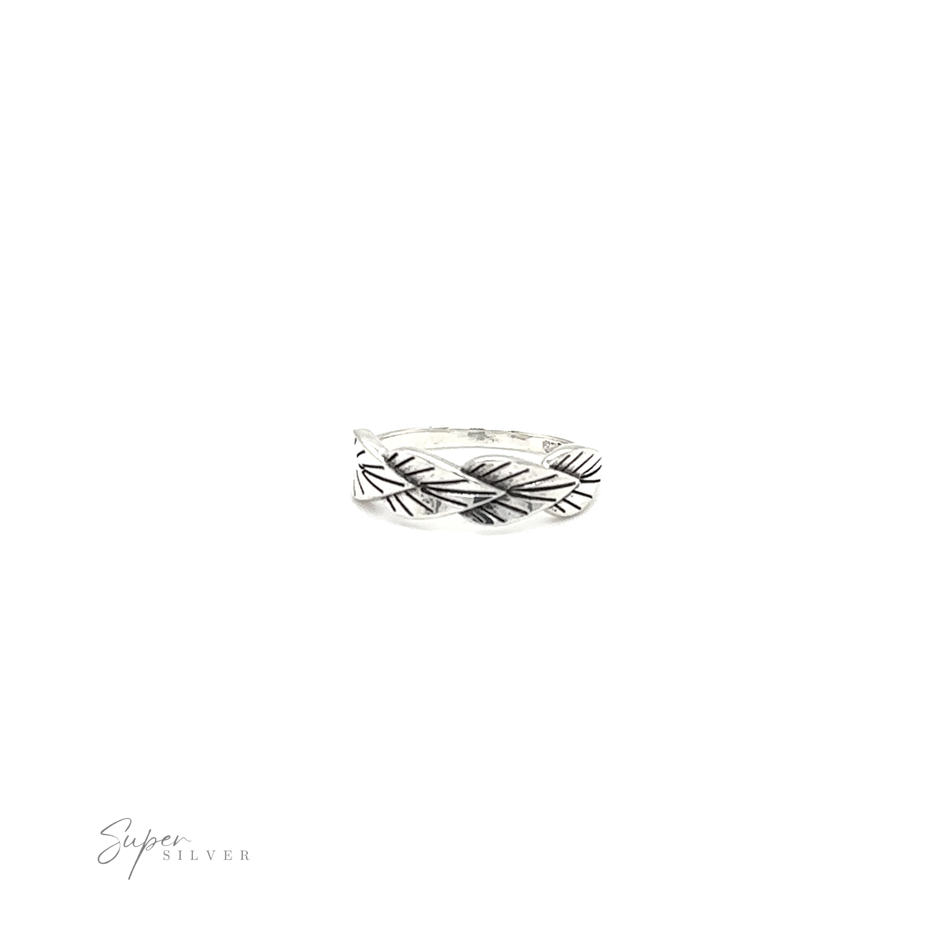 The Super Silver Leaves Ring showcases the beauty that surrounds us, perfect for nature enthusiasts.