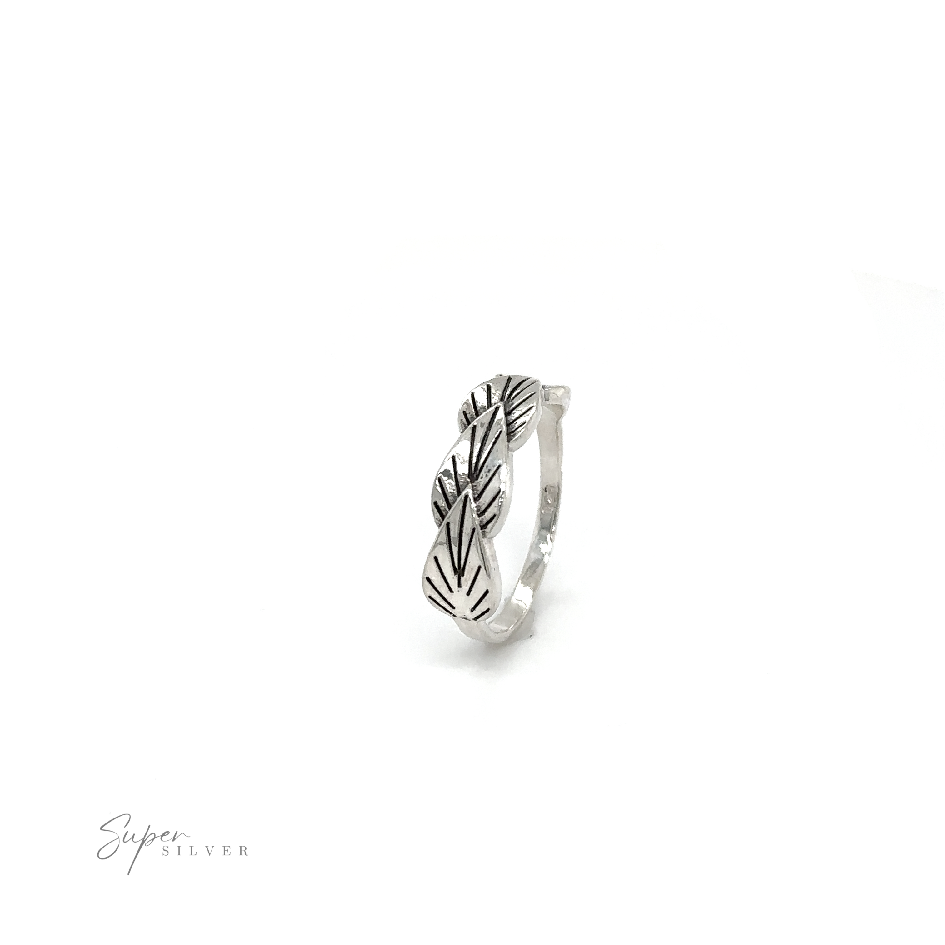 The Super Silver Leaves Ring captures the beauty that surrounds us, making it the perfect accessory for nature enthusiasts.