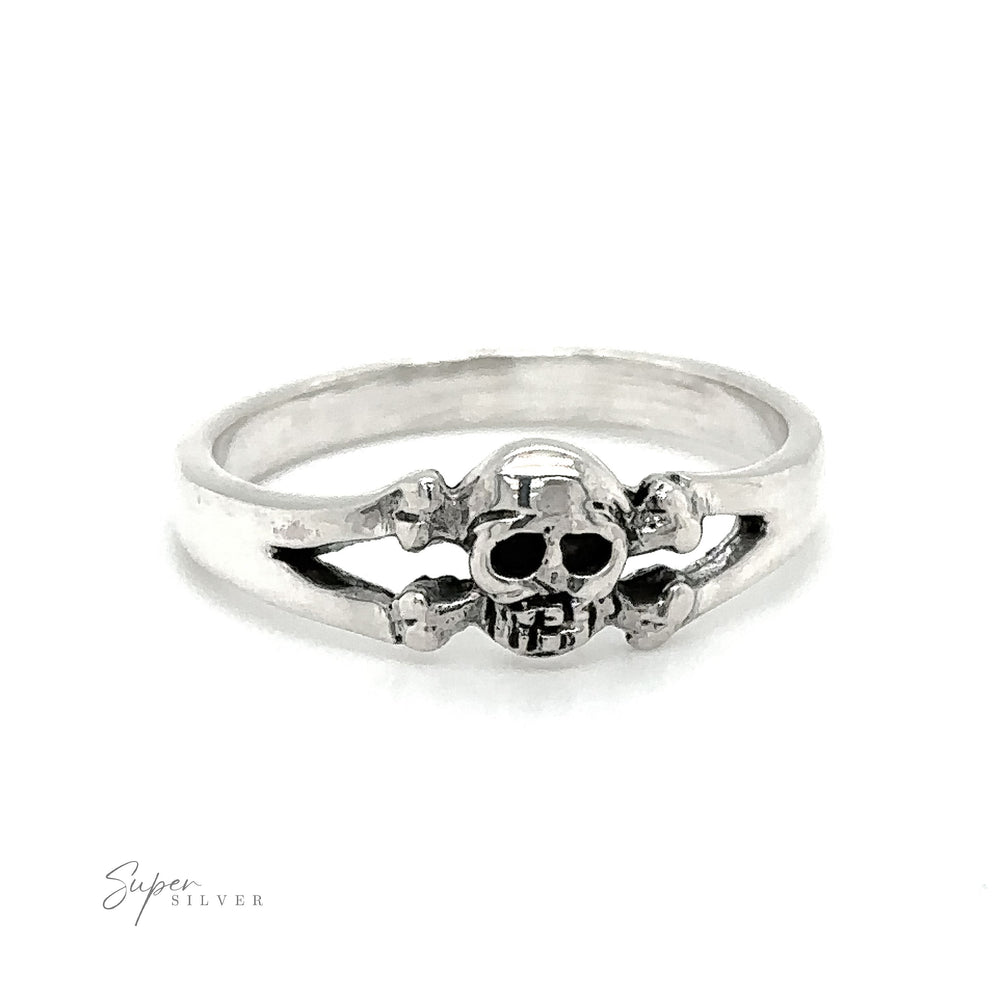 A rebellious Cute Skull and Crossbones Ring – the ultimate symbol of pirate adventures.