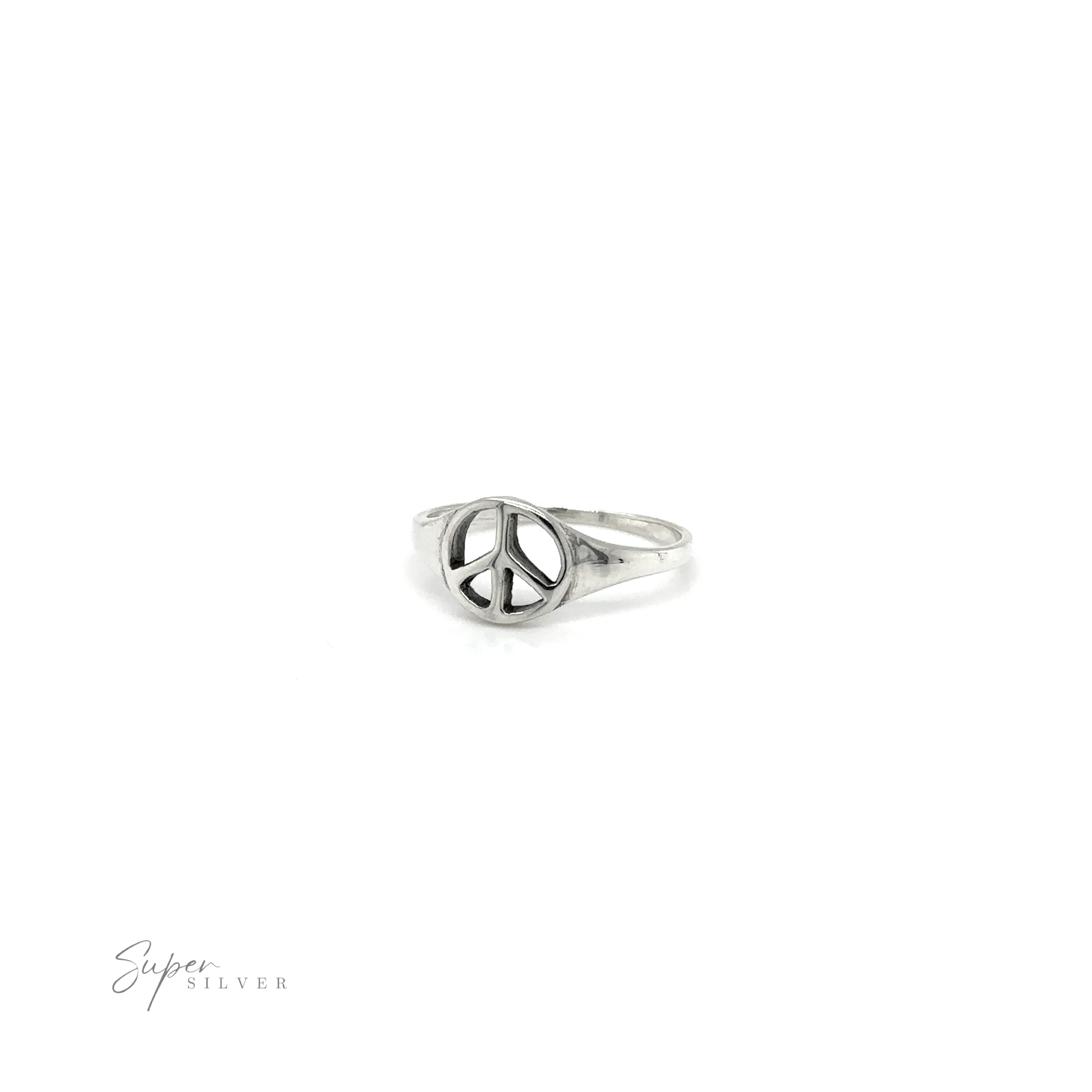 A classic style tapered peace ring.