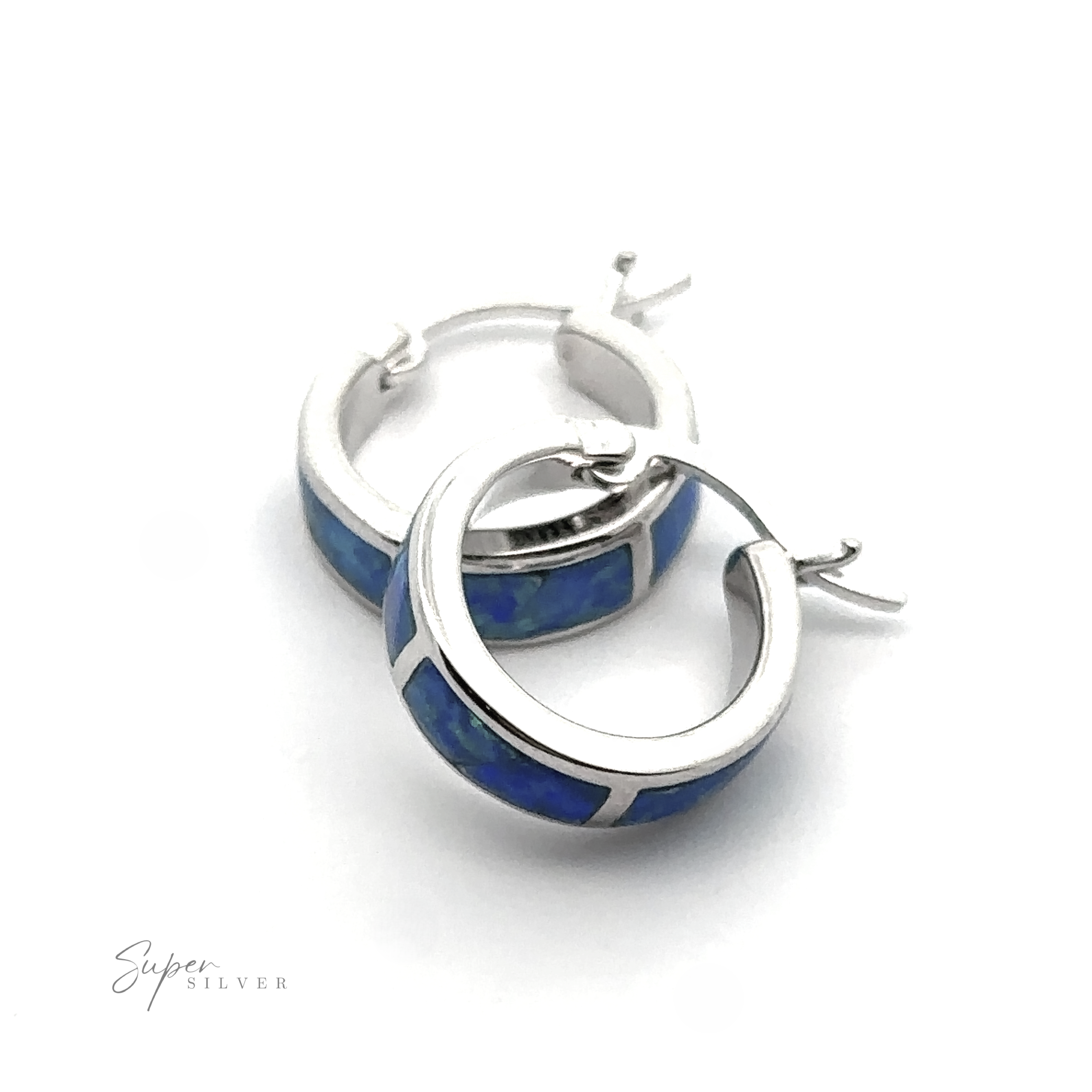 Aros de aro con ópalo azul creado en laboratorio