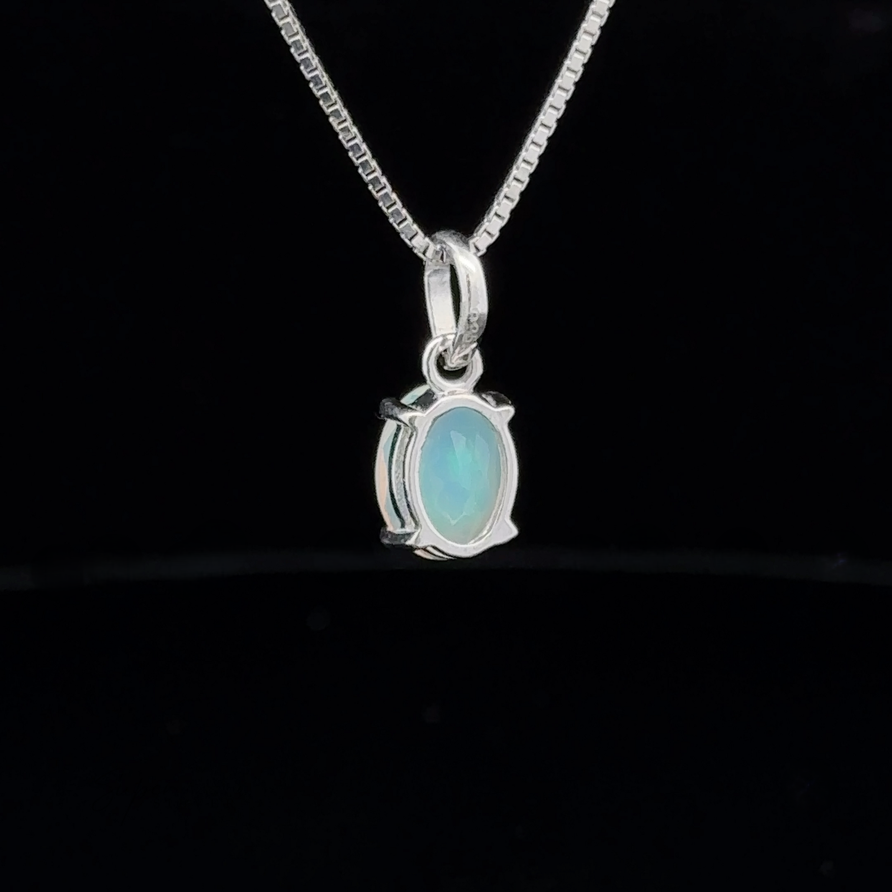 (Emma N 4/26 TERMINADO) Colgante de ópalo etíope con puntas ovaladas