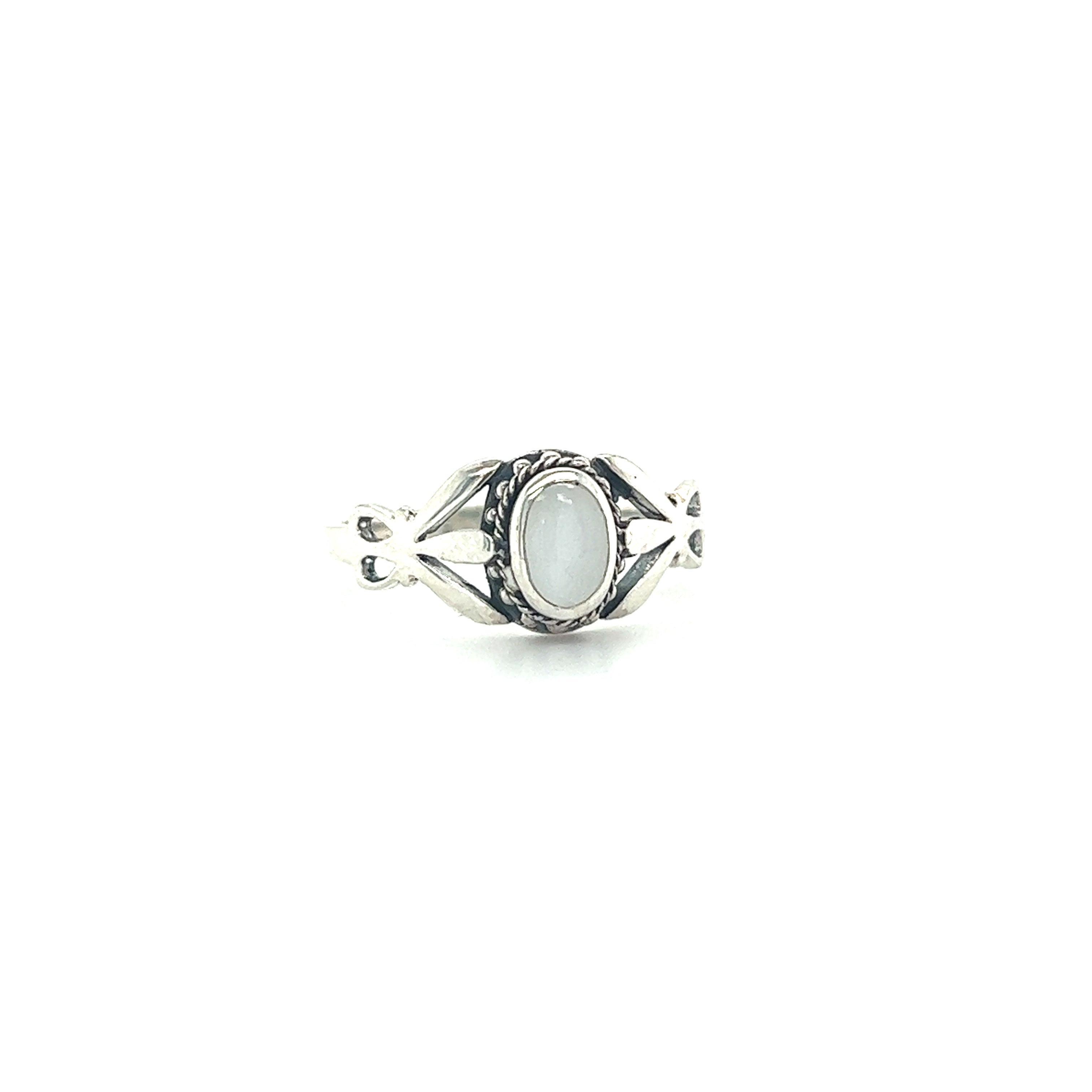 A Super Silver Unique Oval Inlaid Stone Ring.