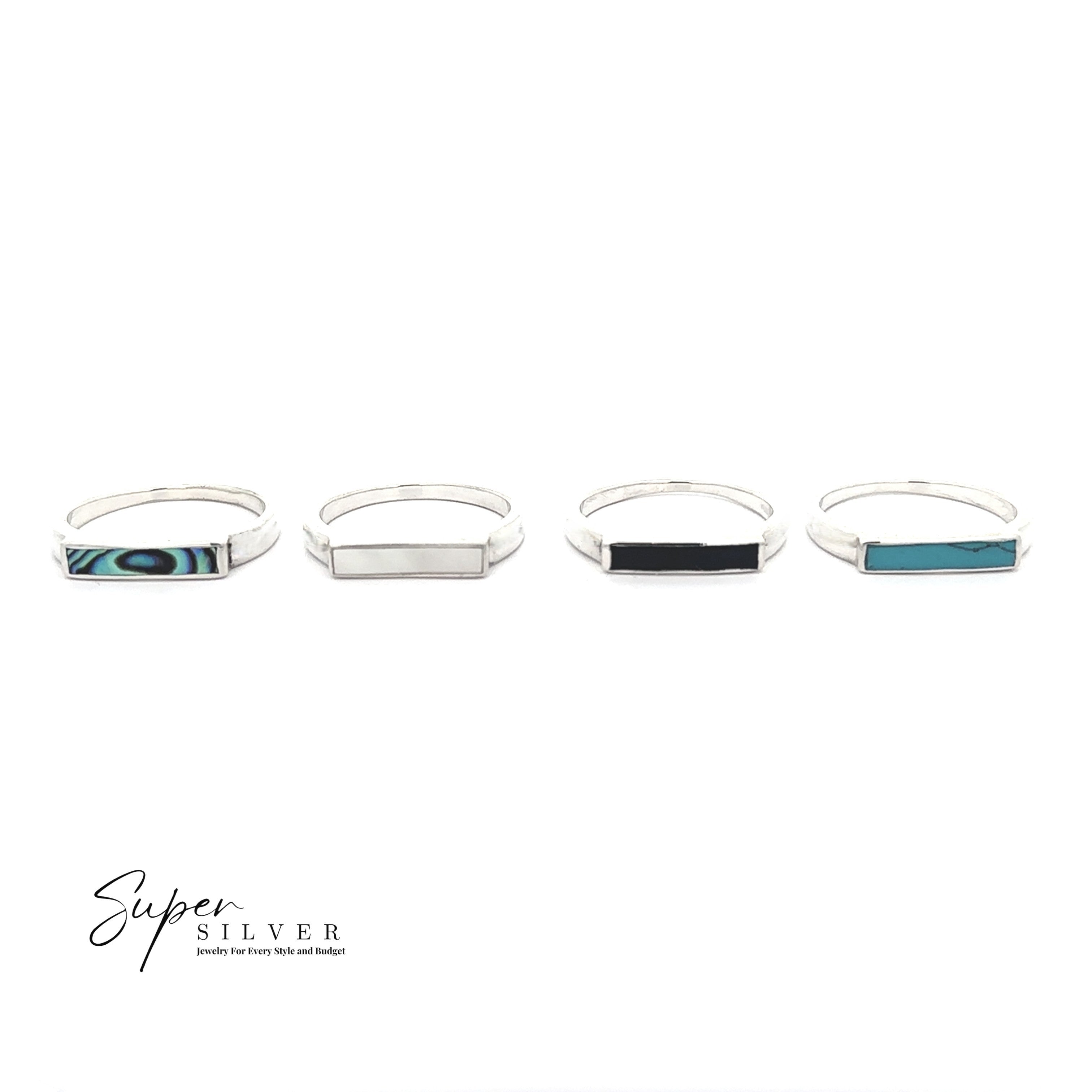 Chevalière rectangulaire avec incrustation de pierre