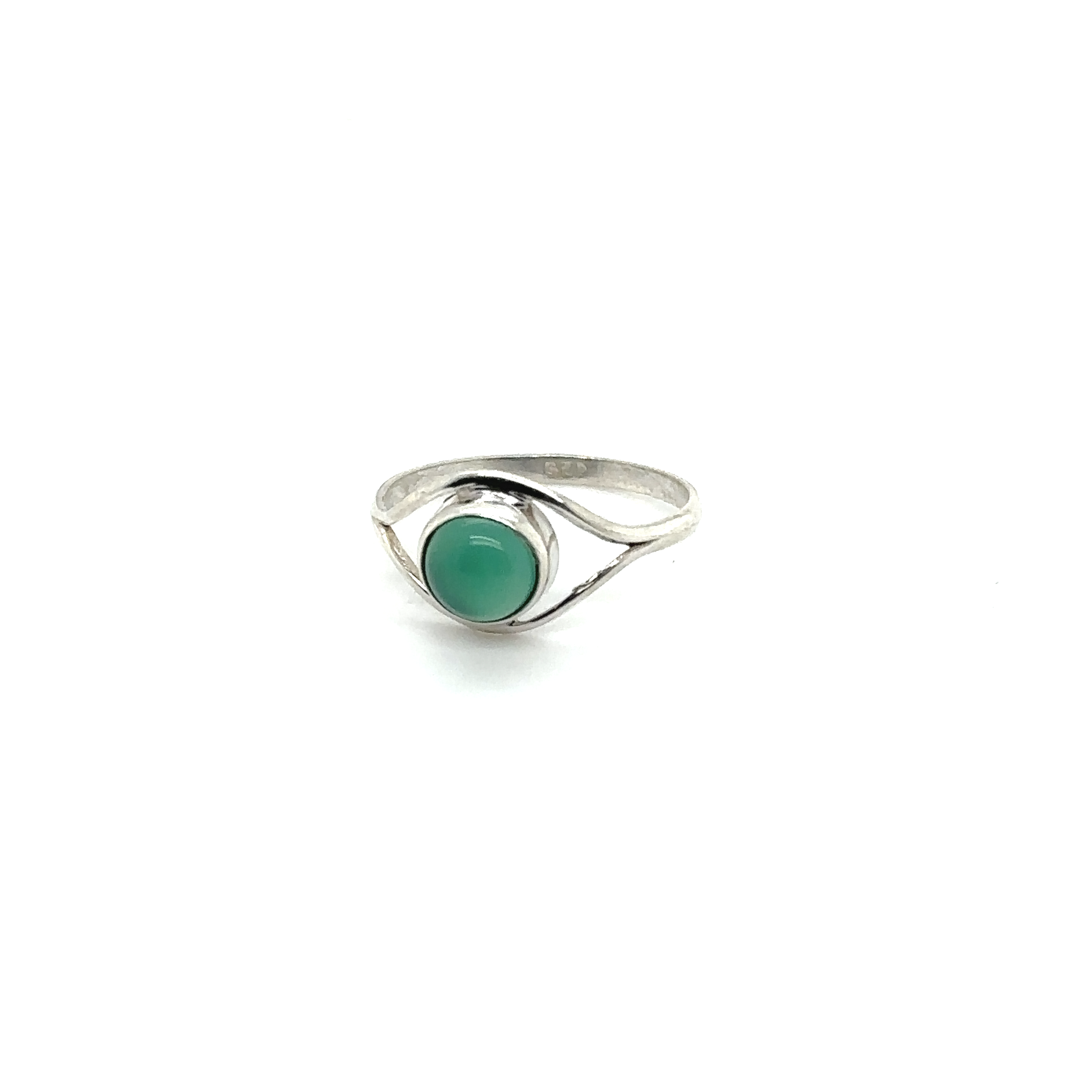 This contemporary Abstract Stone Eye ring showcases a stunning green stone, making it a perfect addition to any jewelry collection.
