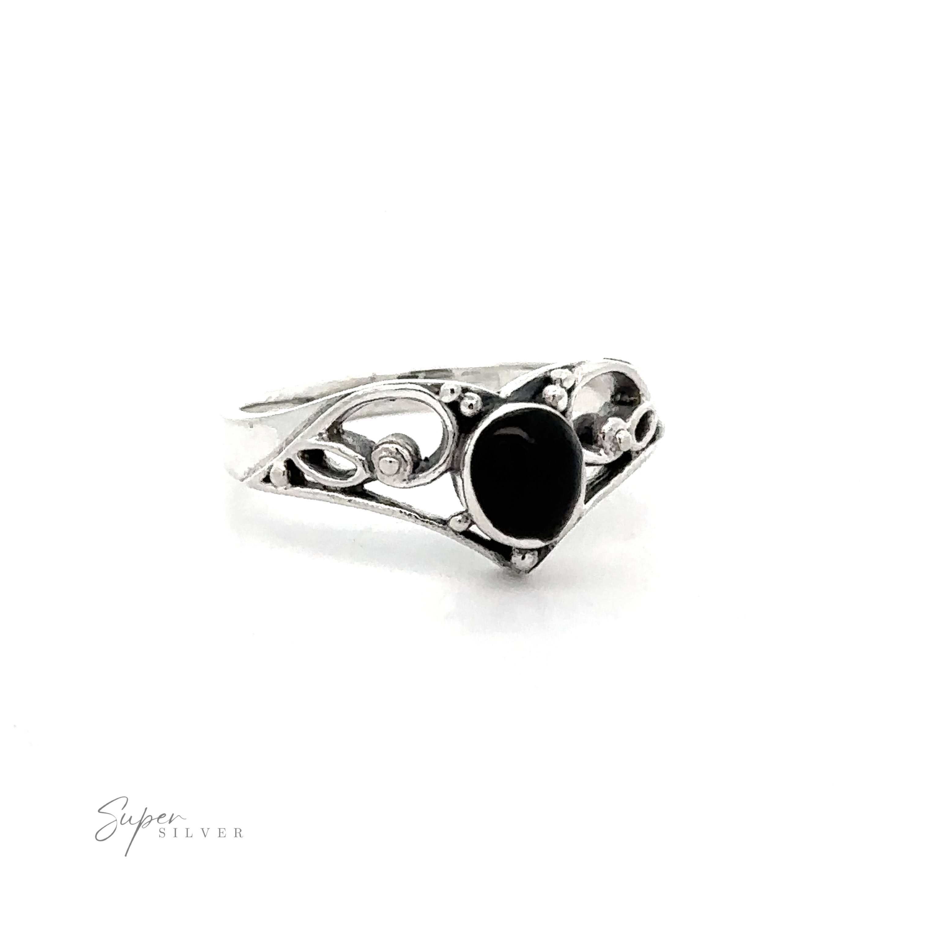 This delicate Filigree Crown Ring with Inlaid Oval Stone boasts a vintage vibe with its inlaid stone.