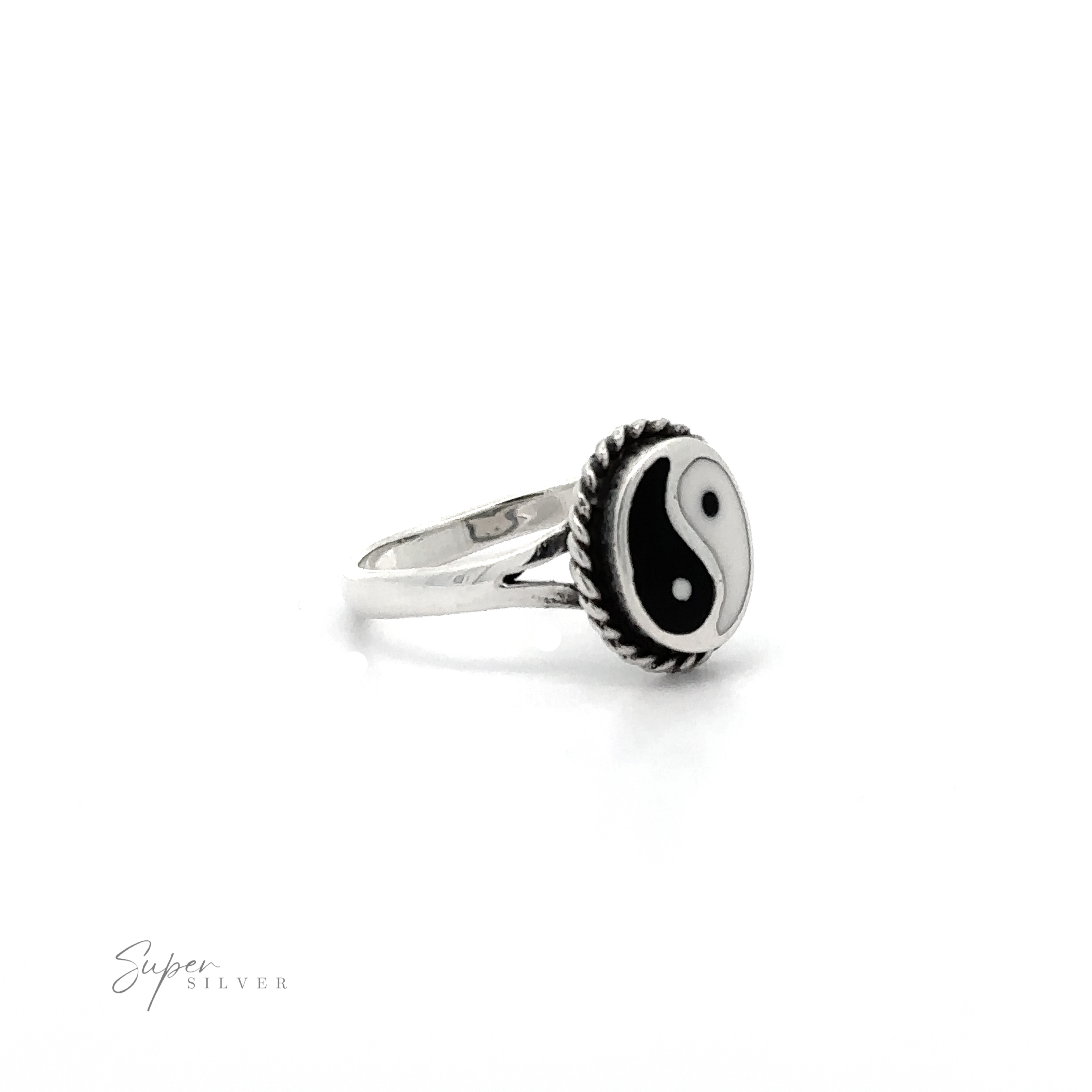 An Yin-Yang Ring with Rope Border, representing eternal balance.