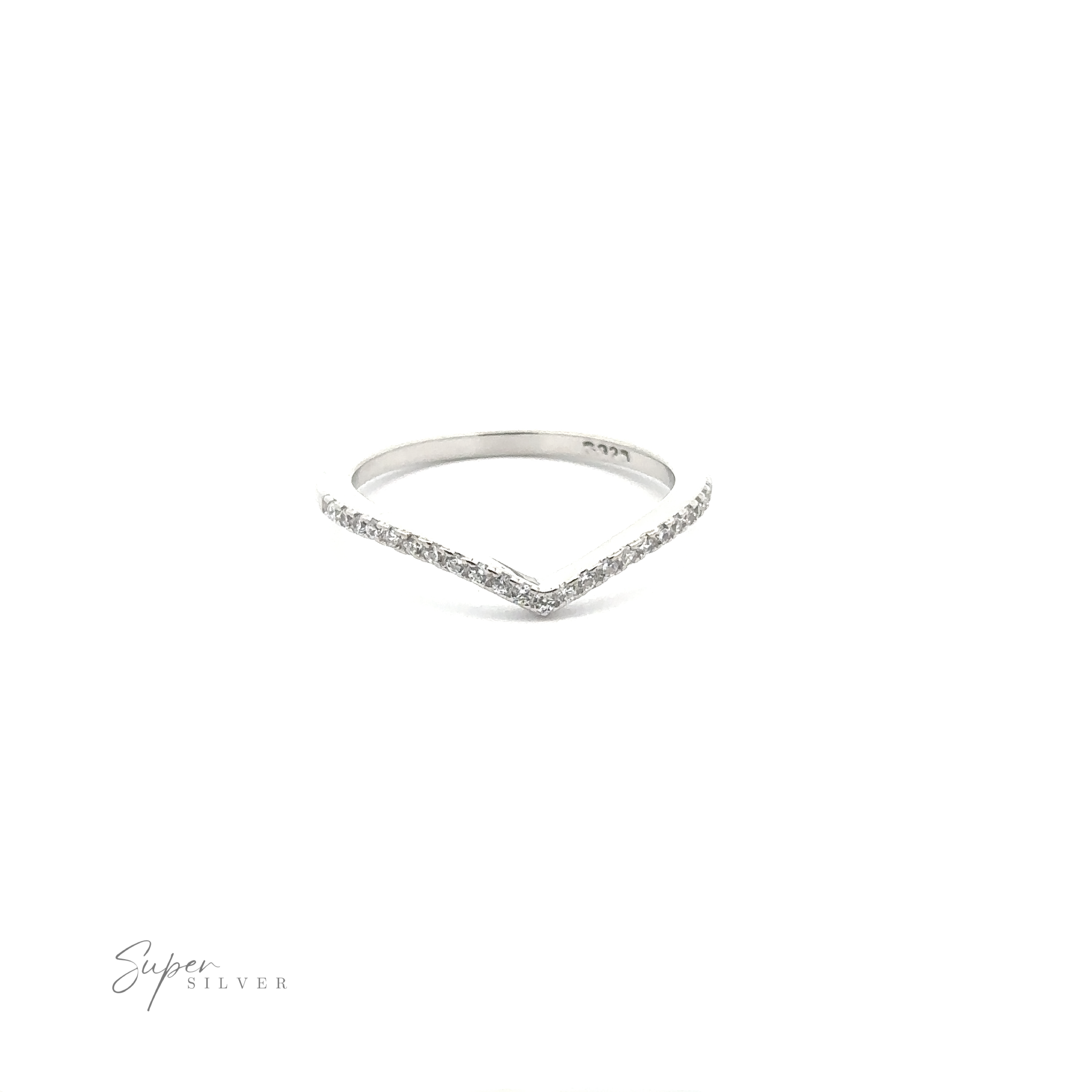 Anillo de chevron con circonita cúbica pavé