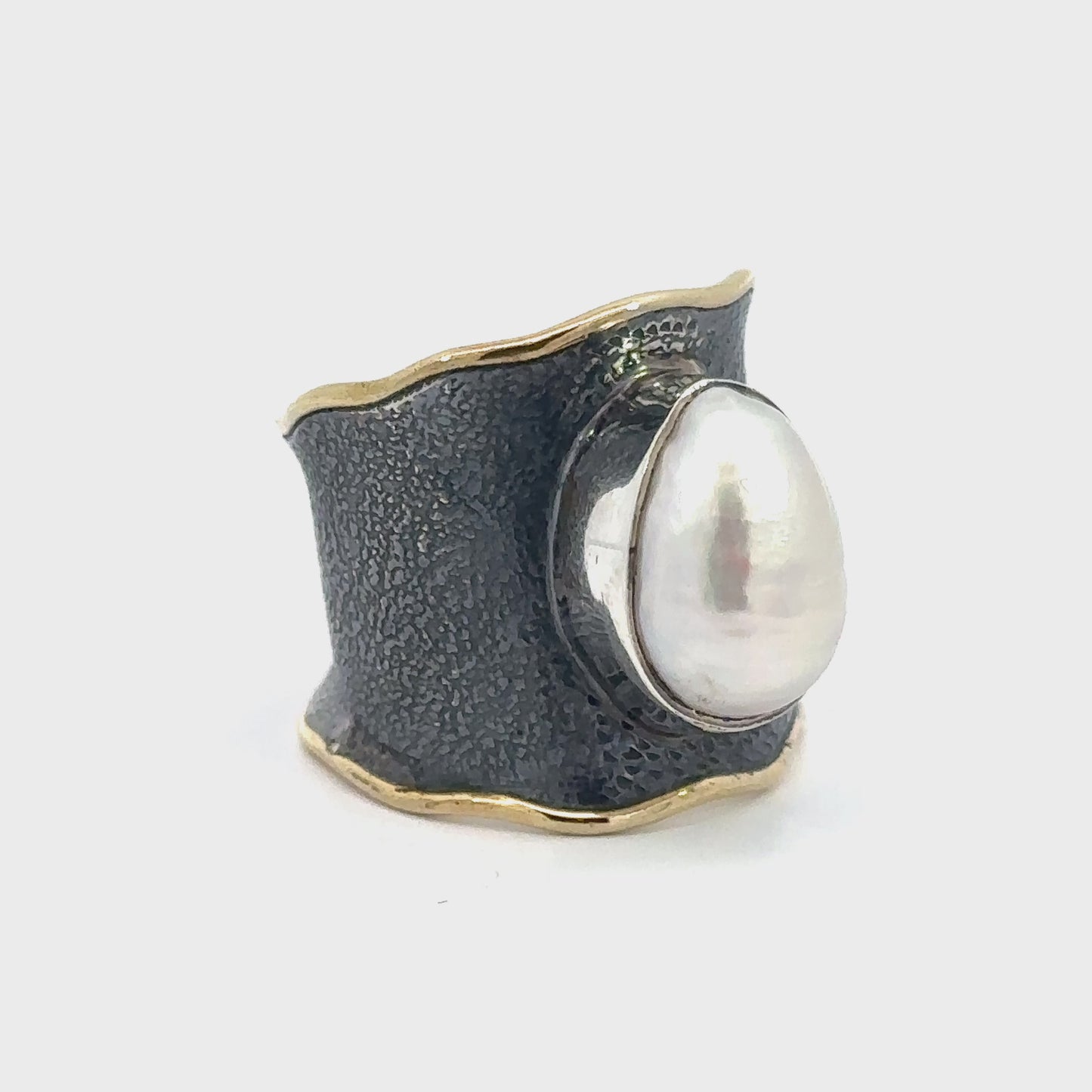 
                  
                    Load and play video in Gallery viewer, Oxidized Cigar Band with Gold Trim and Pearl
                  
                