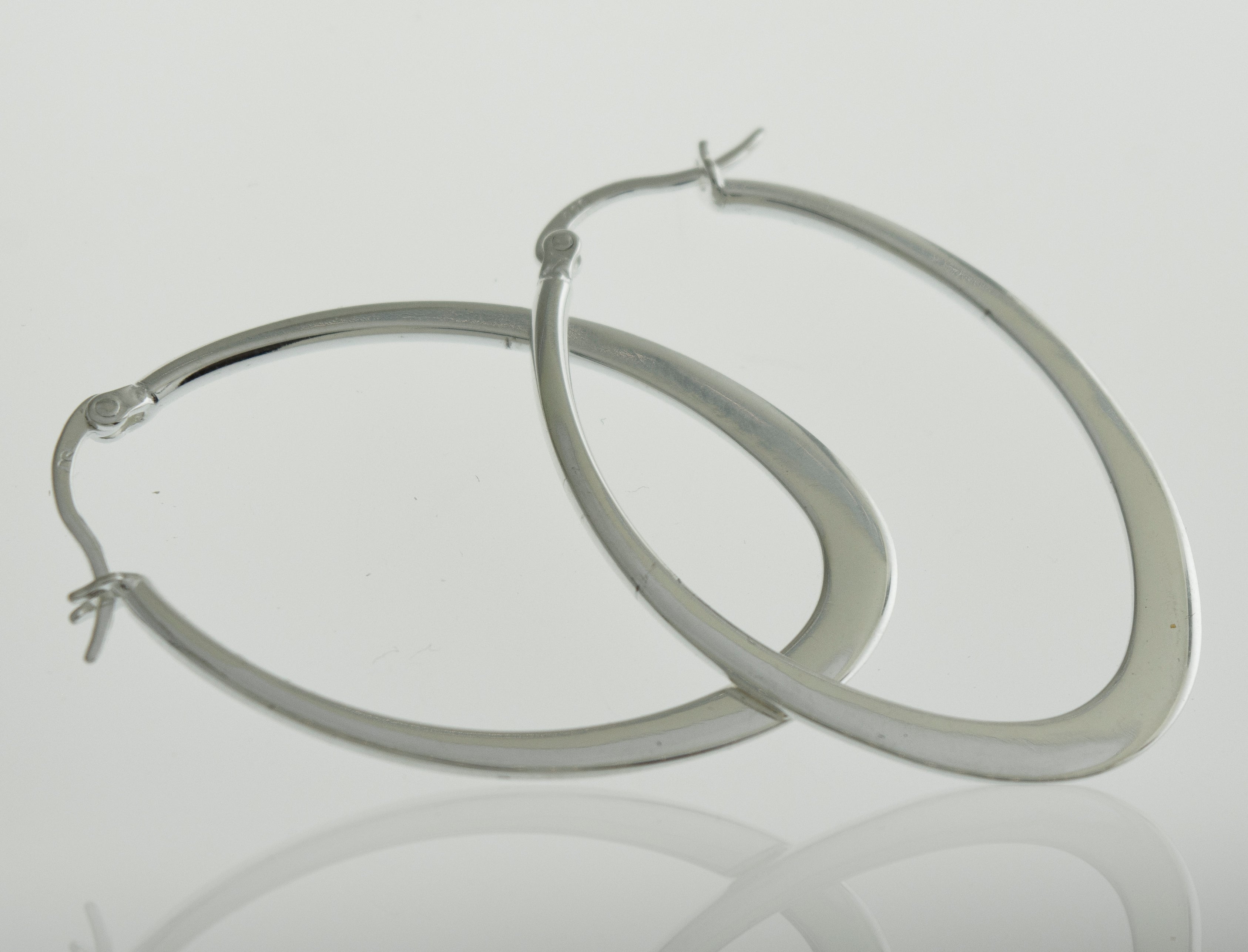 A minimalist pair of Super Silver oval shaped hoop earrings.
