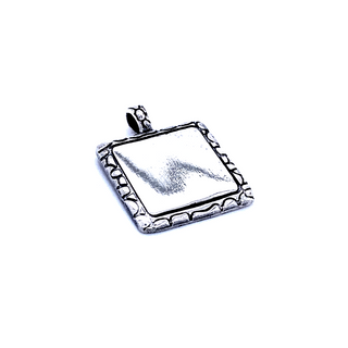 A personalize and engraveable Super Silver square pendant with a fingerprint on it.