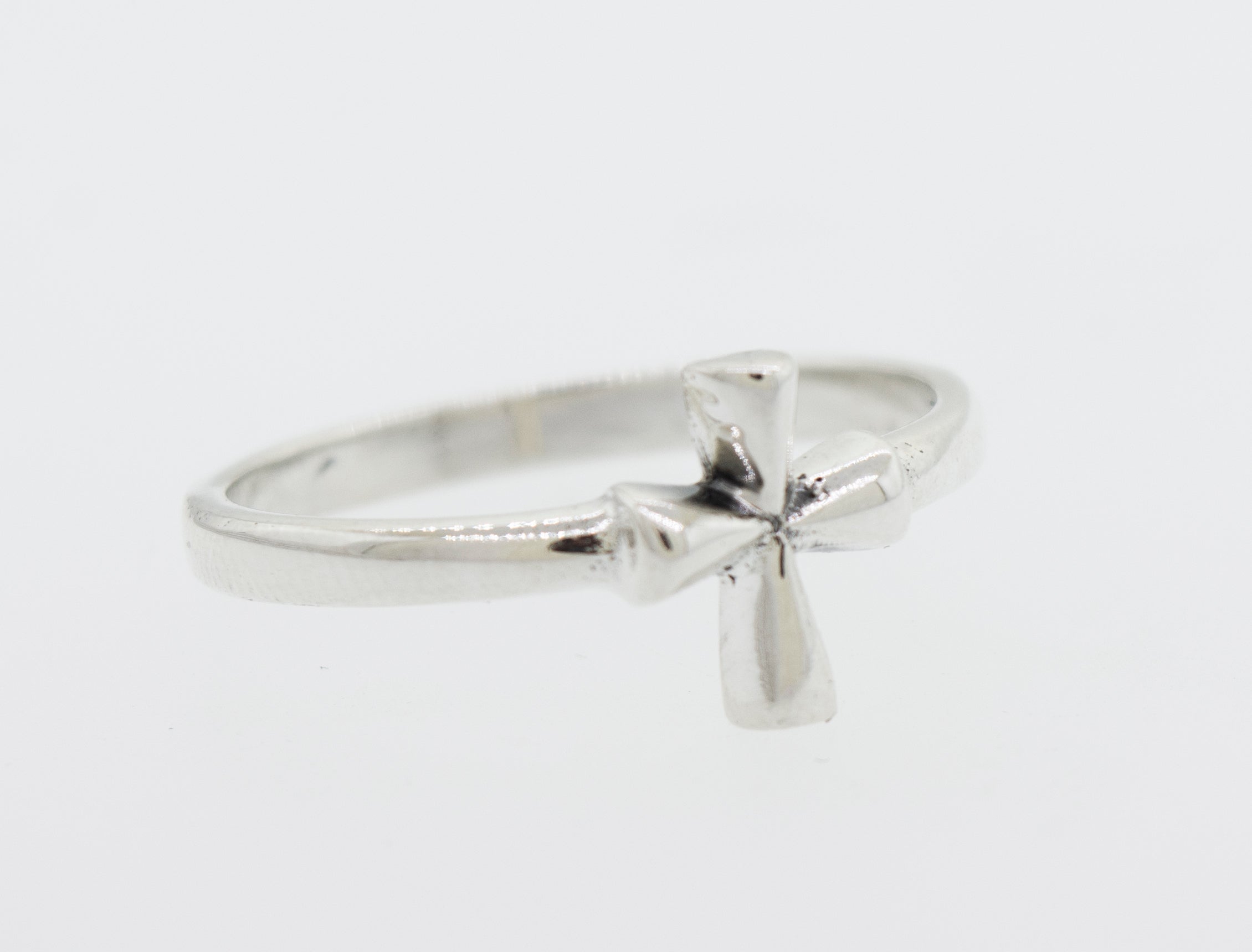 A vertical Simple Cross Ring by Super Silver on a white background.