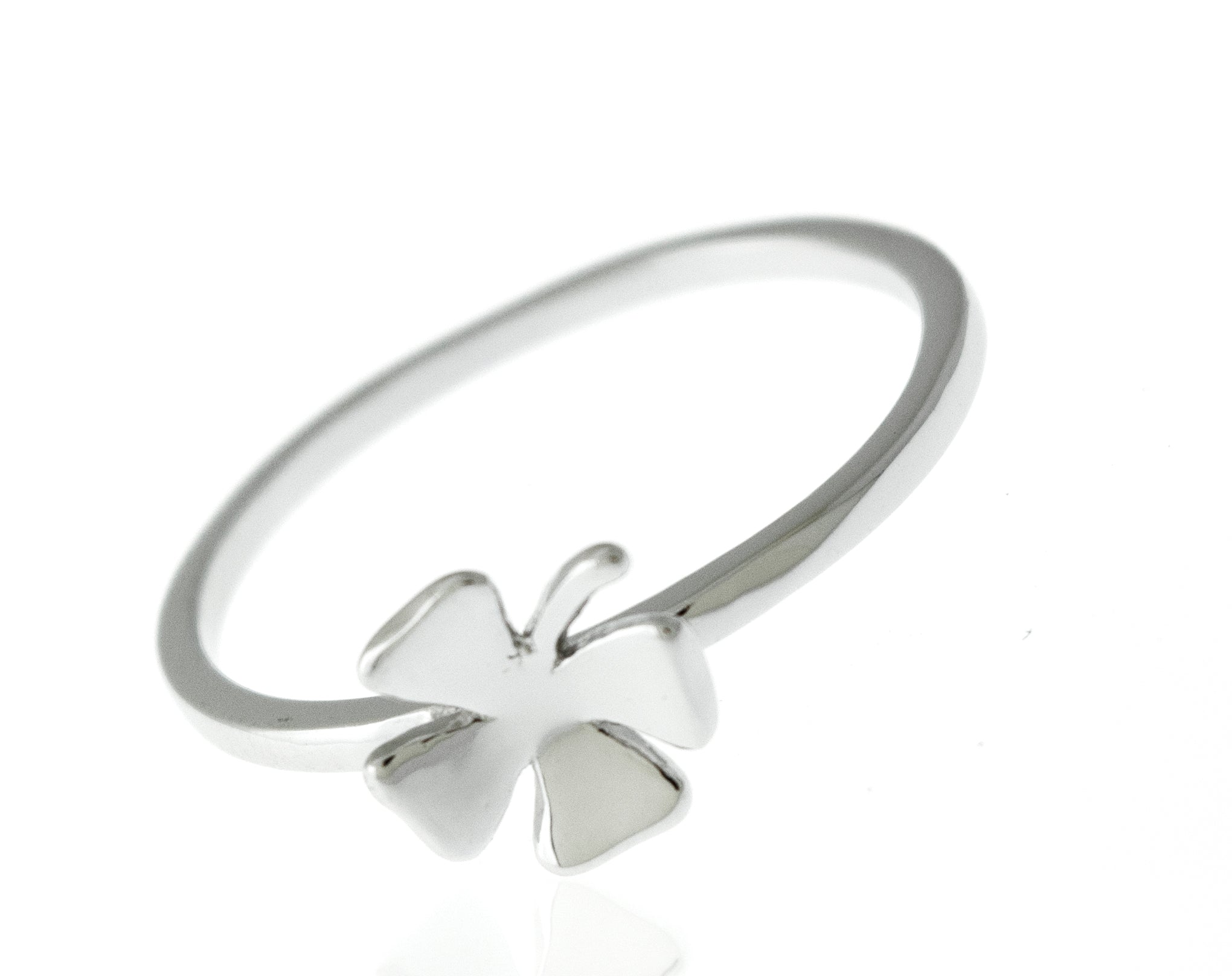A high-polish Super Silver 925 sterling silver Clover Ring.