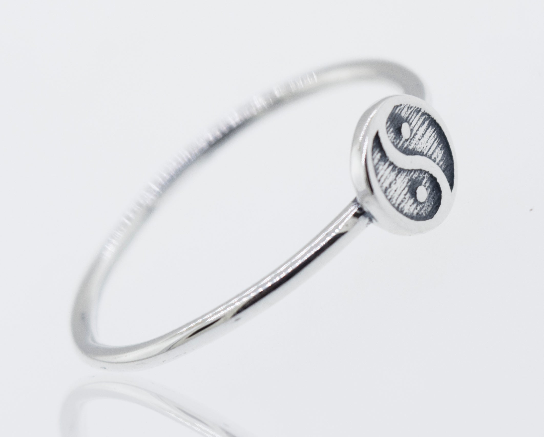 A Super Silver 925 Sterling Silver ring with an oxidized yin-yang symbol.