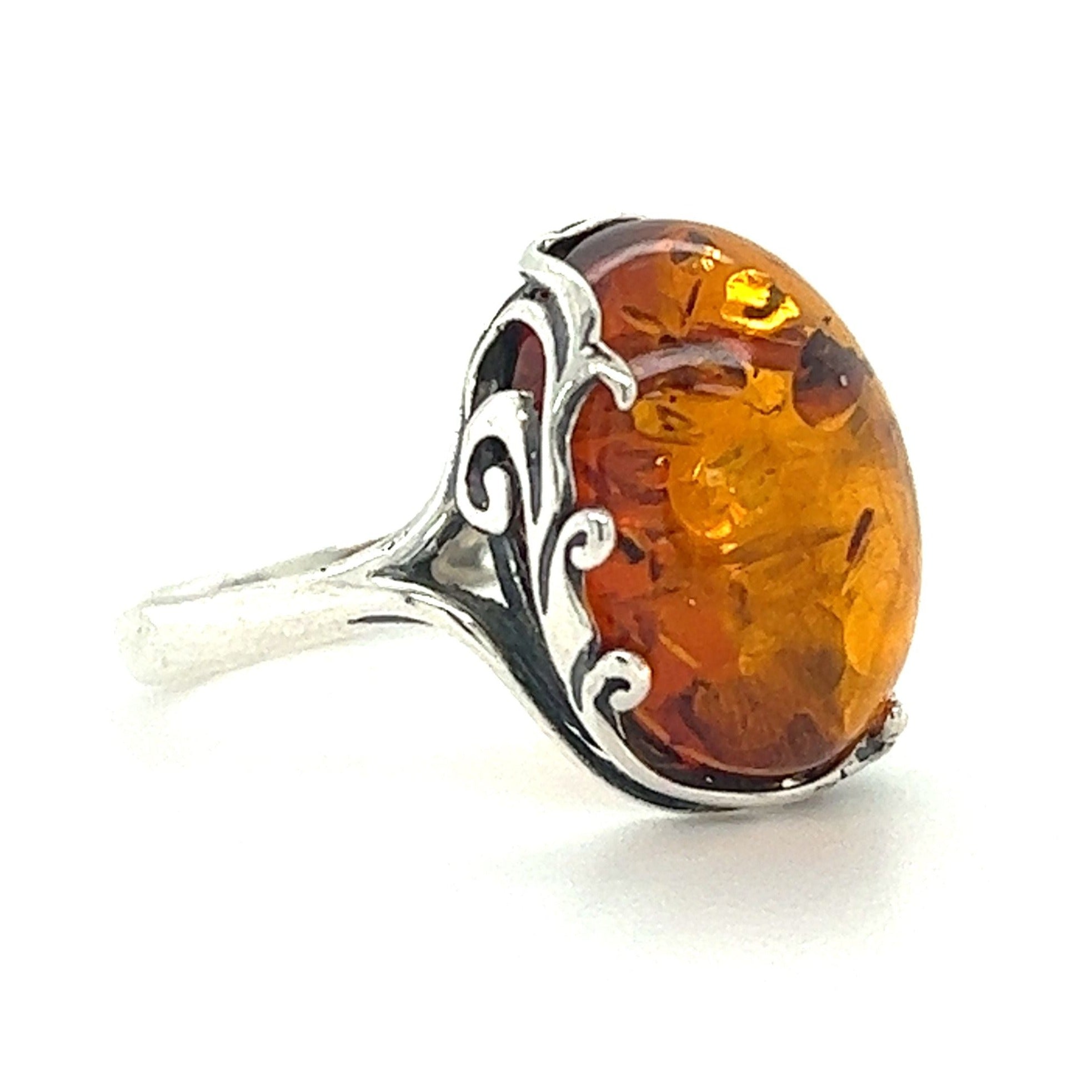 This Stunning Victorian Styled Amber Ring from Super Silver showcases a beautiful Baltic amber stone, creating a captivating and earthly accessory.