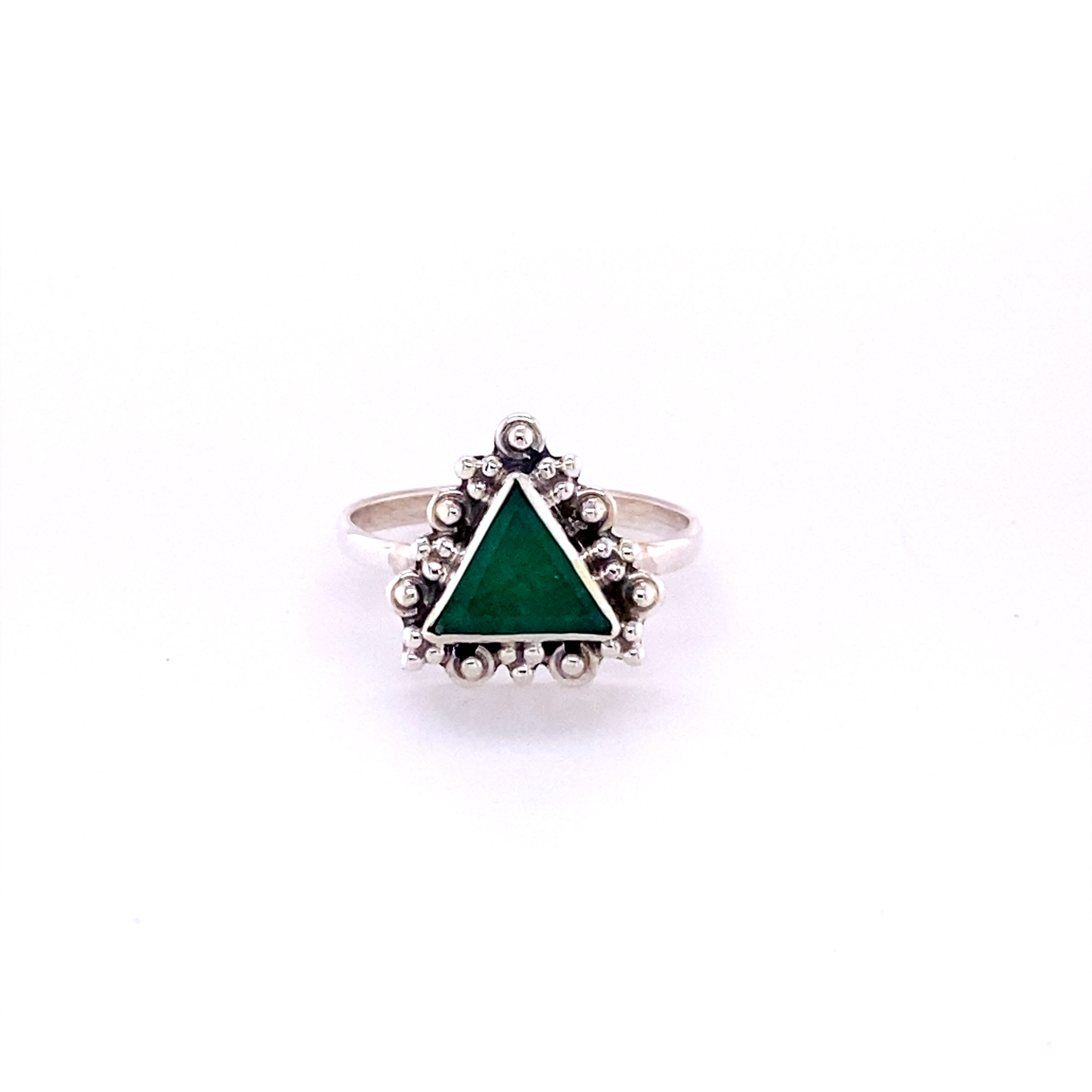A Delicate Gemstone Triangle Ring from the brand Super Silver, with an emerald stone in the middle and silver beads.