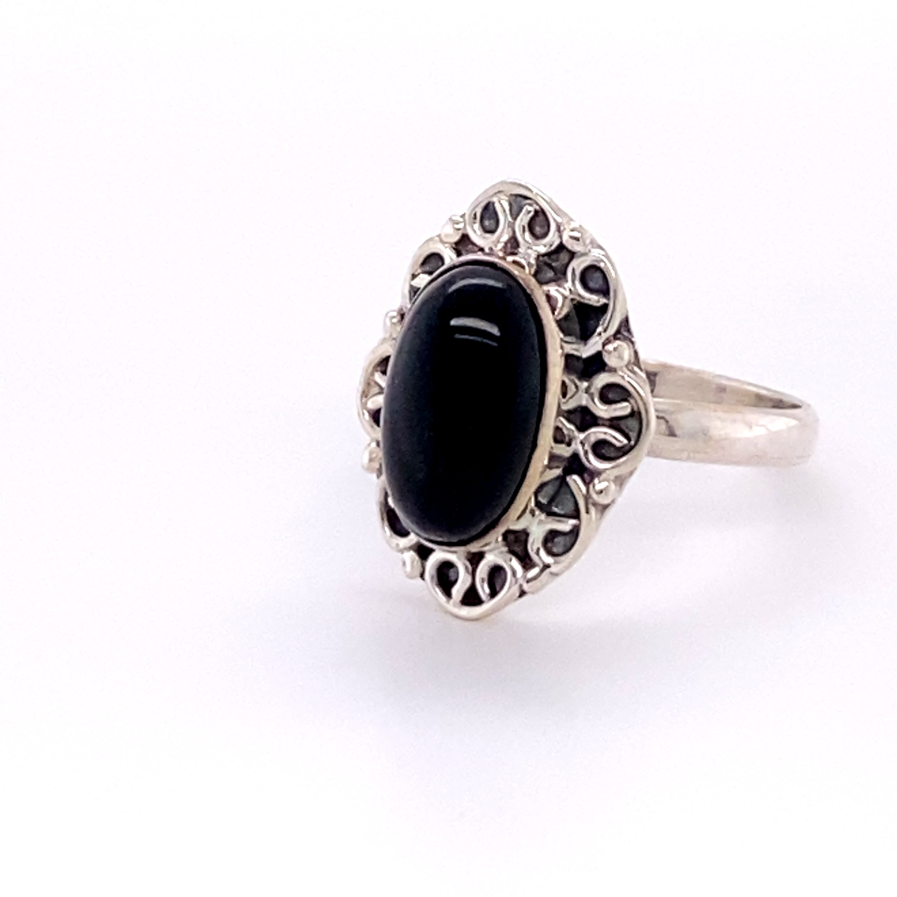 An elegant Super Silver oval gemstone ring with a lacy entwined frills design, showcasing a stunning black onyx gemstone.
