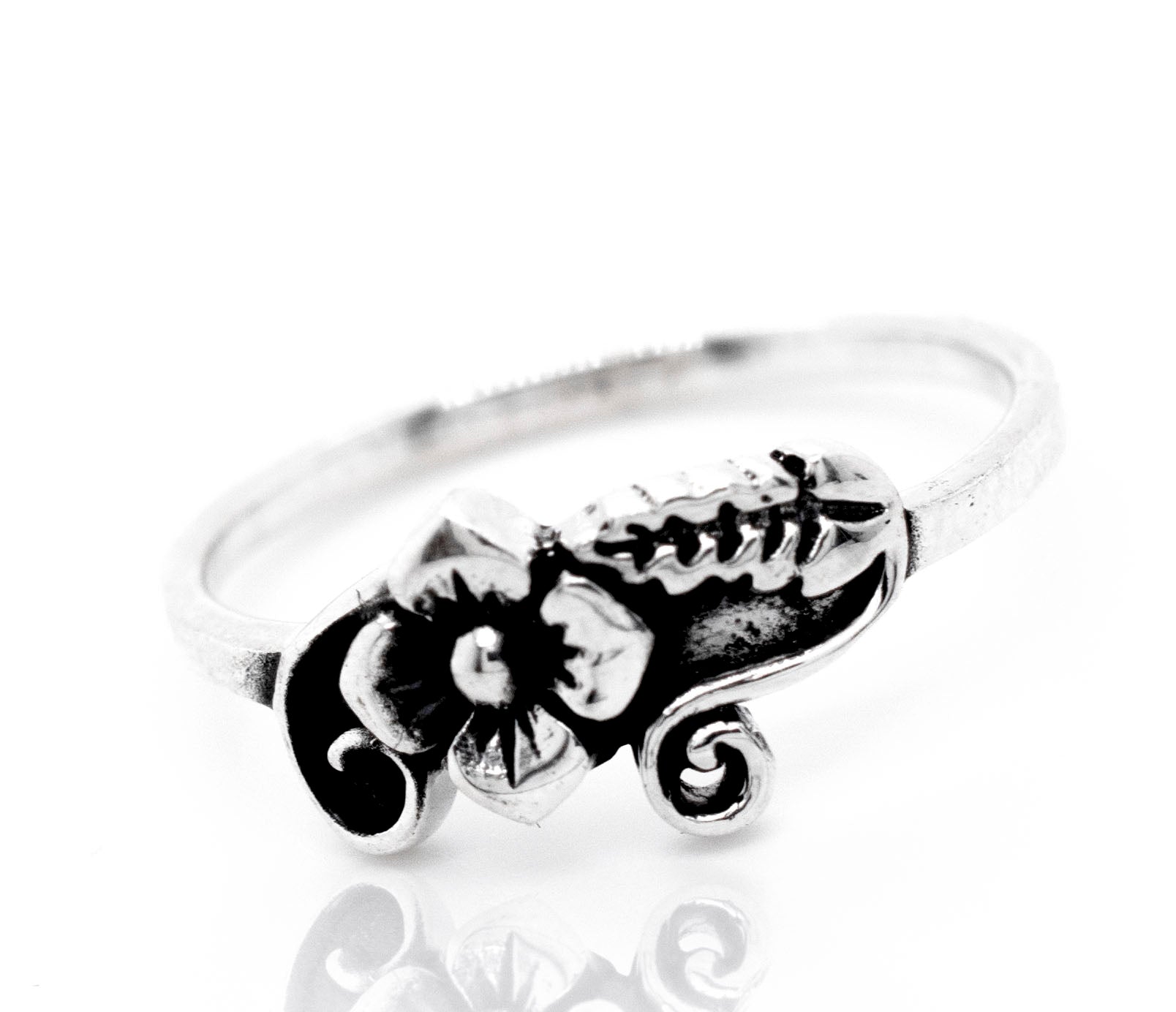 A Flower With Leaf And Swirl Design ring.