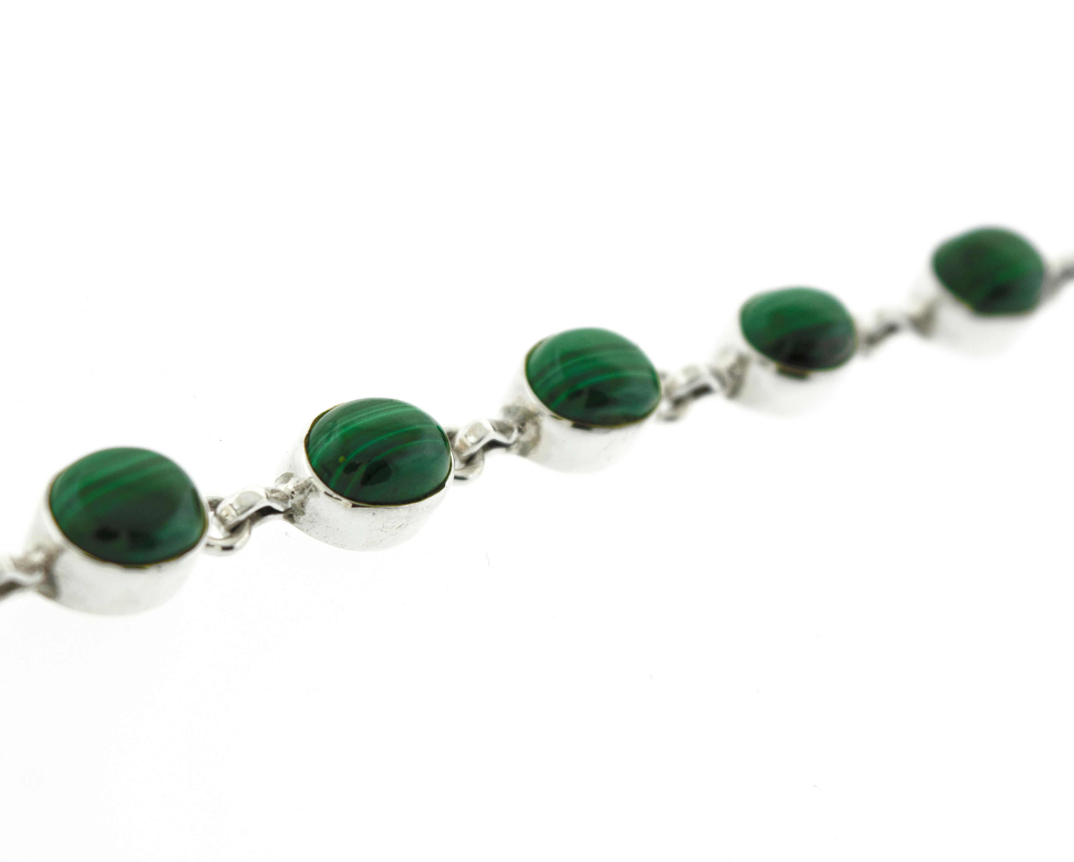 This Super Silver bracelet showcases the simple elegance of a malachite gemstone.