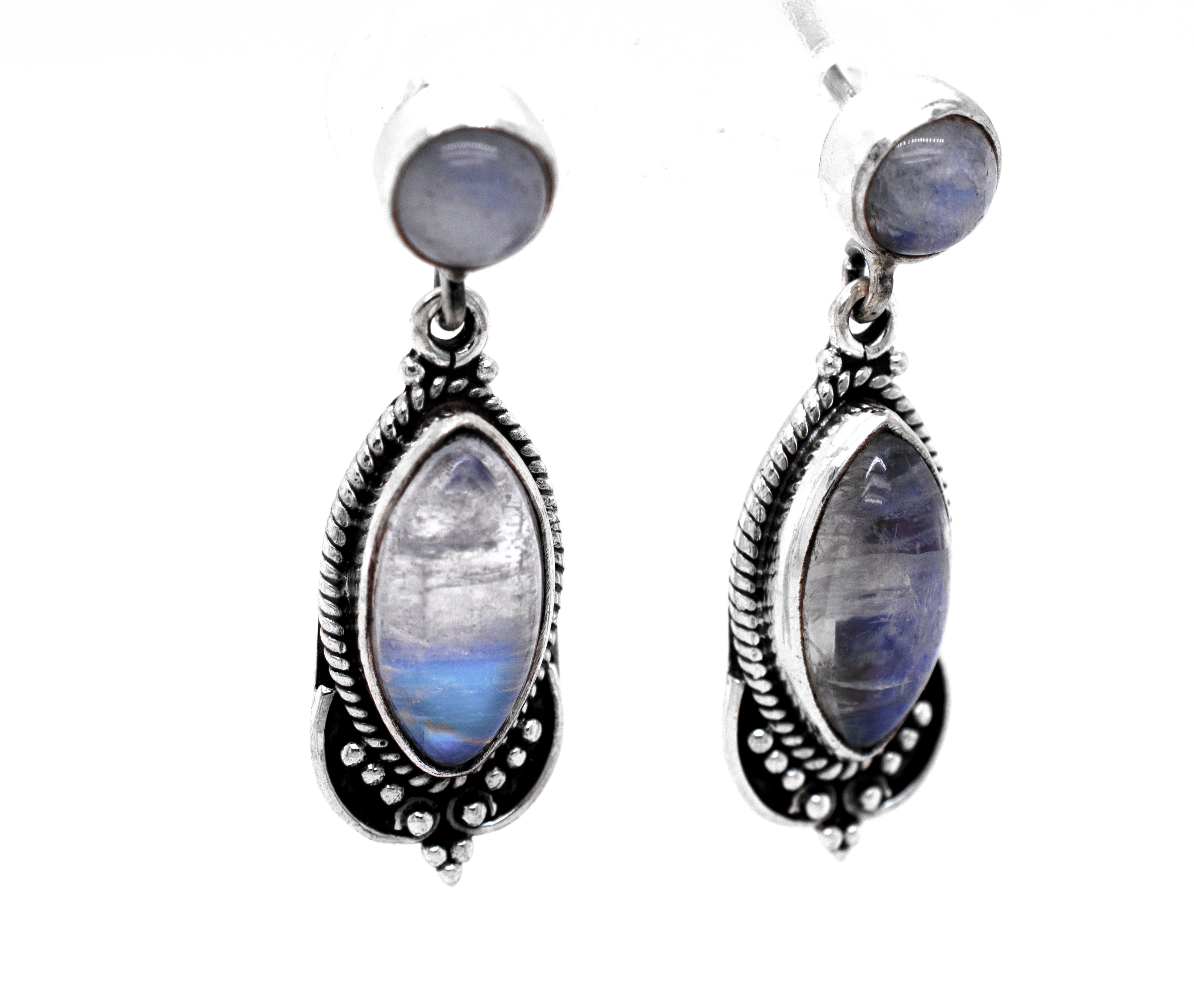 These Captivating Moonstone Earrings from Super Silver exude a vintage vibe with their oxidized rope setting.