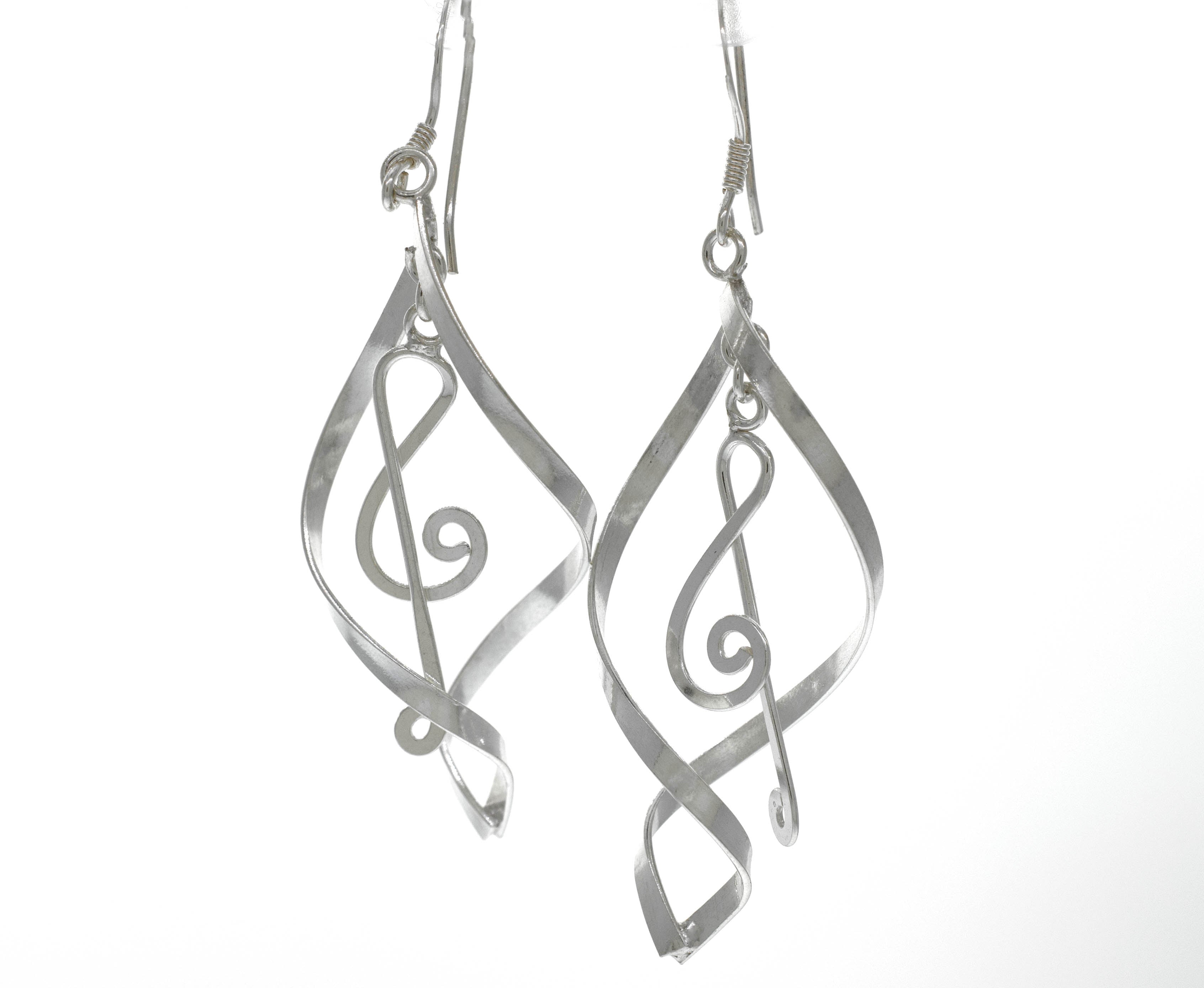 A pair of Striking Treble Clef earrings in .925 Sterling Silver by Super Silver.