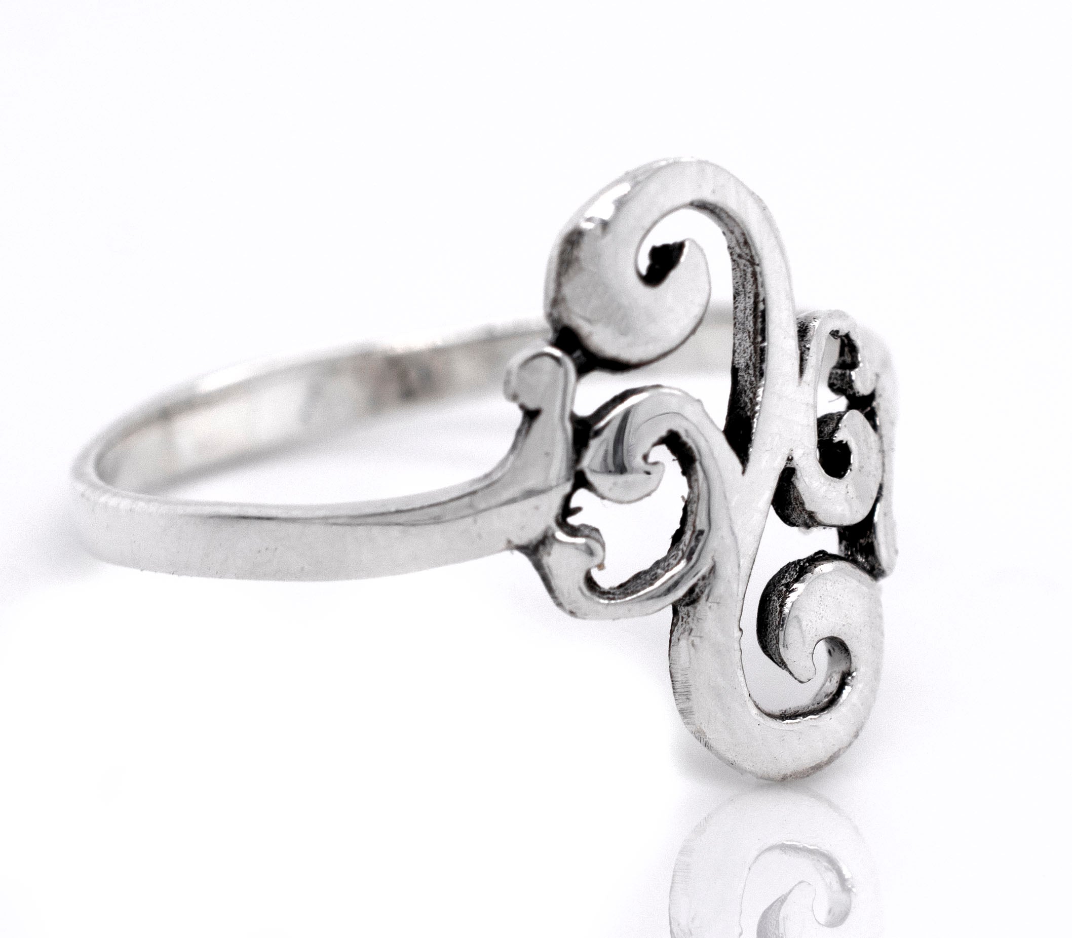 A mesmerizing Stylish Swirl Ring featuring a stunning swirl design.