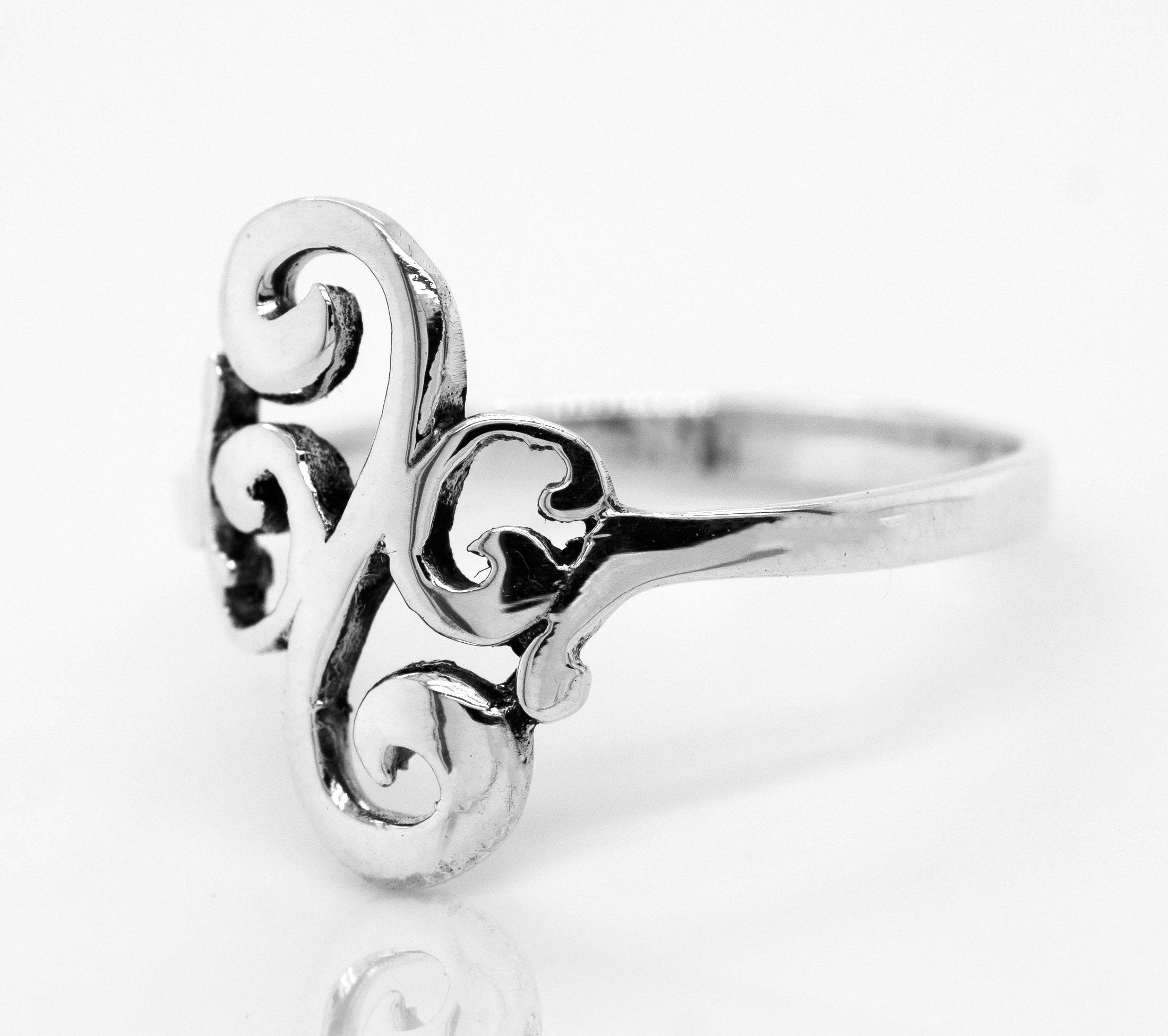 A Super Silver Stylish Swirl Ring, perfect for any occasion.