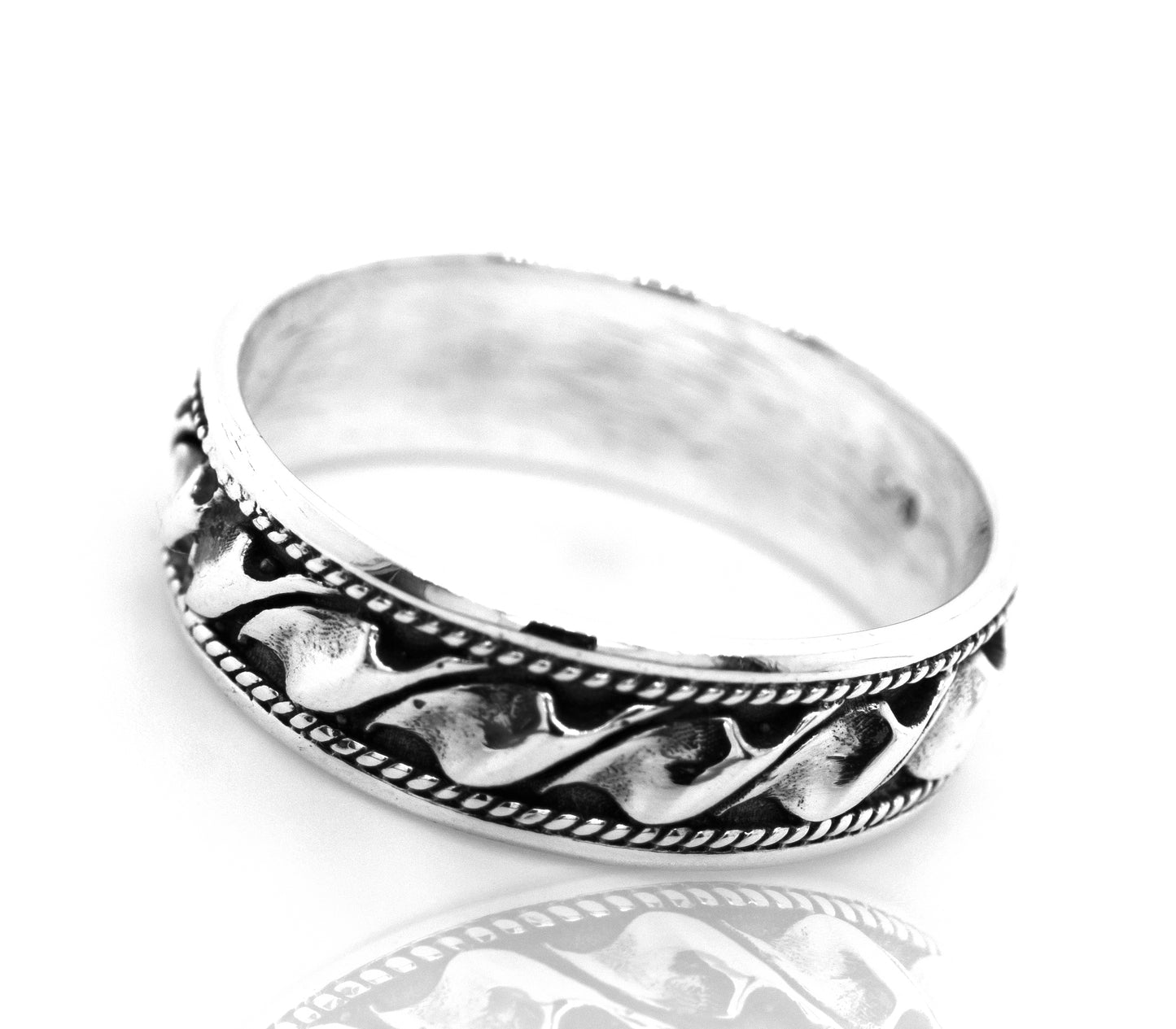 A captivating wavy rope band with a Celtic knot design.