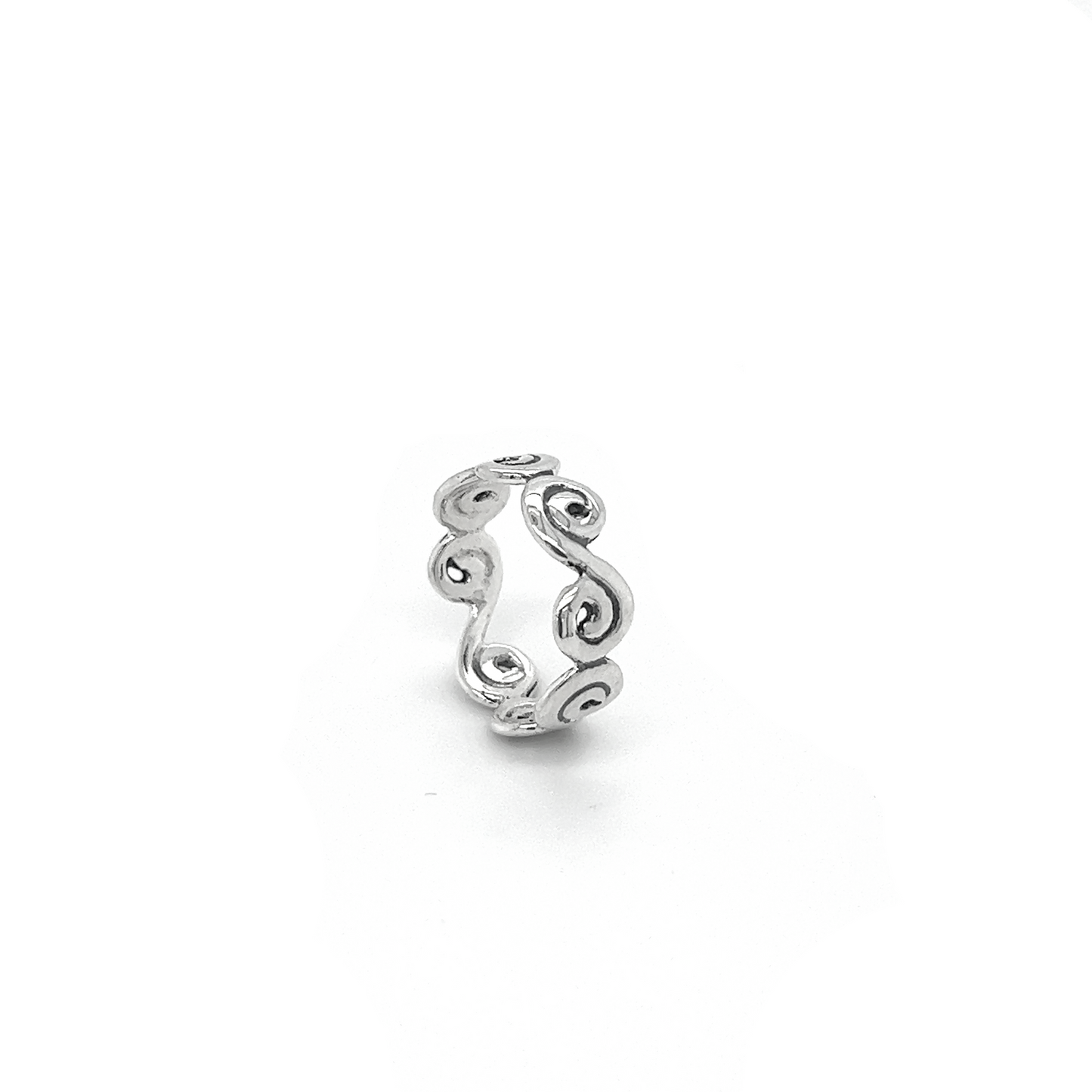 A freestyle silver ring with Wavy Swirl Band.