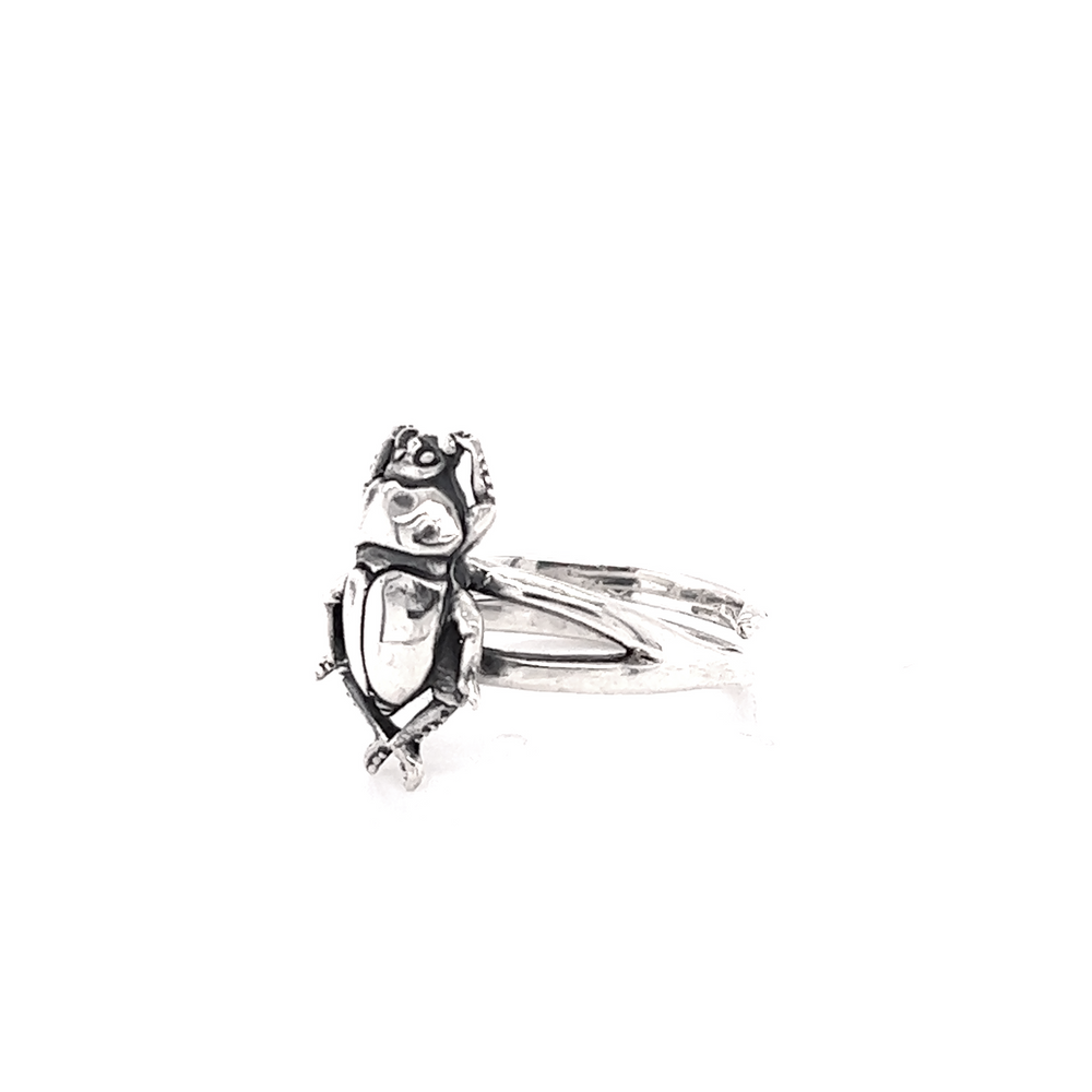 A Scarab Beetle Ring adorns this .925 sterling silver ring from the Artisans collection.