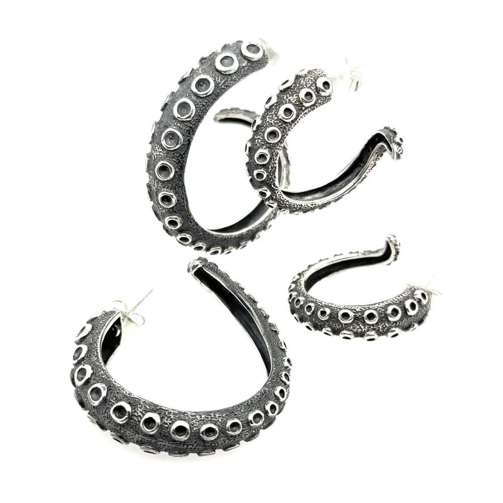 
                  
                    Edgy Octopus Tentacle Hoop Earrings designed with a unique tentacle design, adding an oceanic charm to your look by Super Silver.
                  
                
