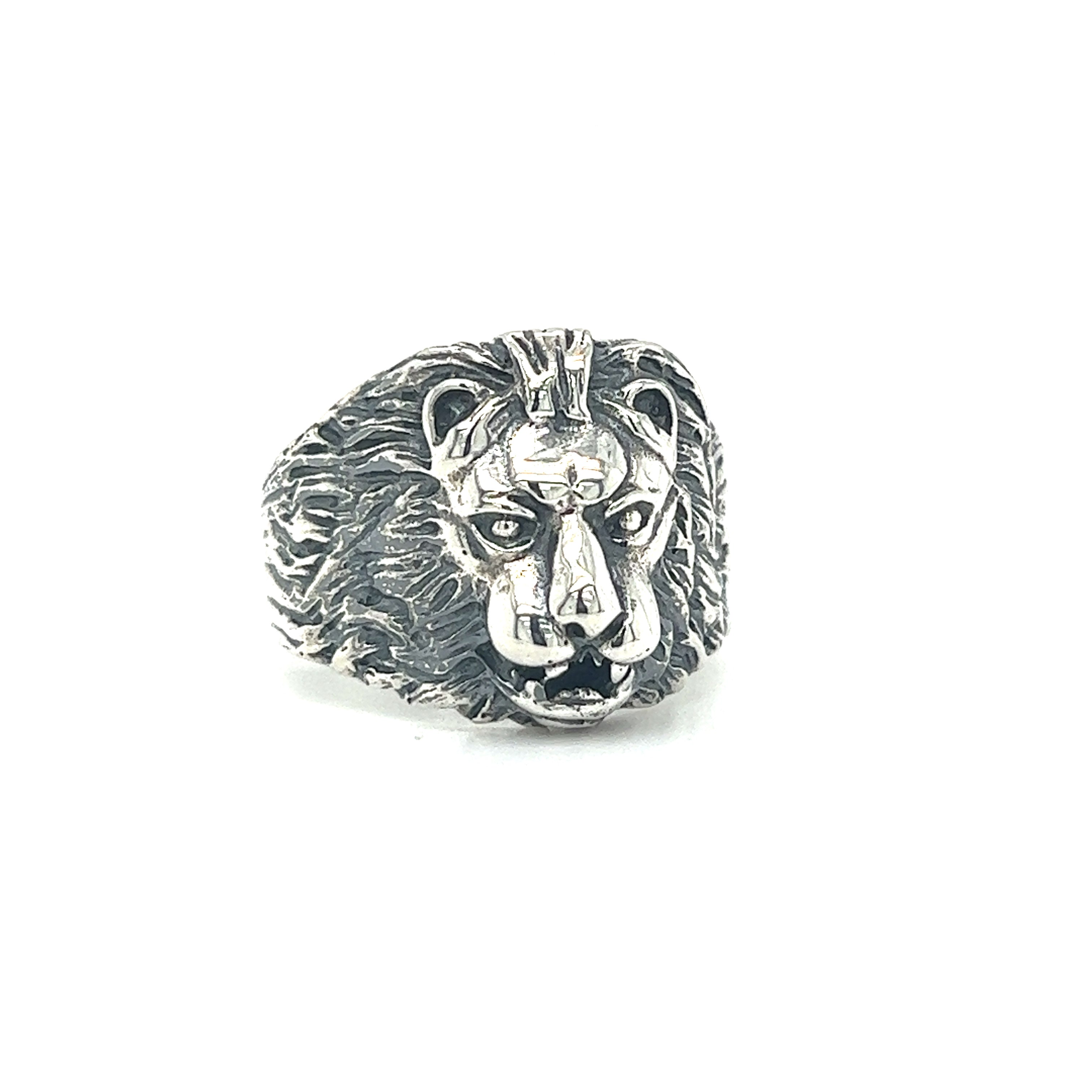 This Super Silver Silver Lion Face Ring showcases strength and authority with its silver design.
