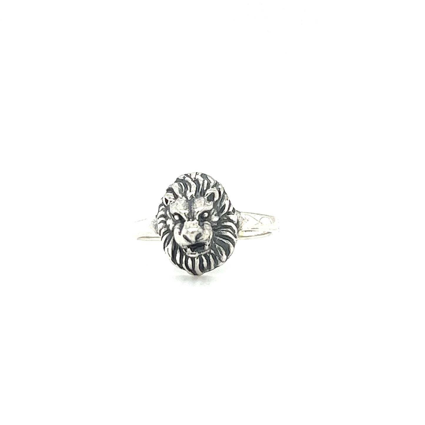 
                  
                    A Lion Face Ring with authority, showcased on a white background by Super Silver.
                  
                