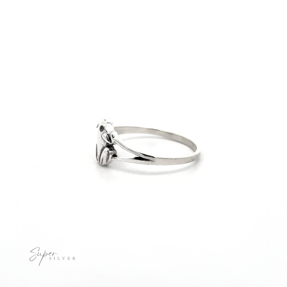 
                  
                    A Simple Delicate Frog Ring with a diamond in the middle, perfect for amphibian lovers or those interested in witchcraft.
                  
                