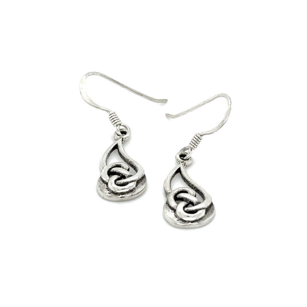 
                  
                    Stunning Super Silver celtic style earrings featuring a mesmerizing celtic knot design; perfect for gifting or special events.
                  
                