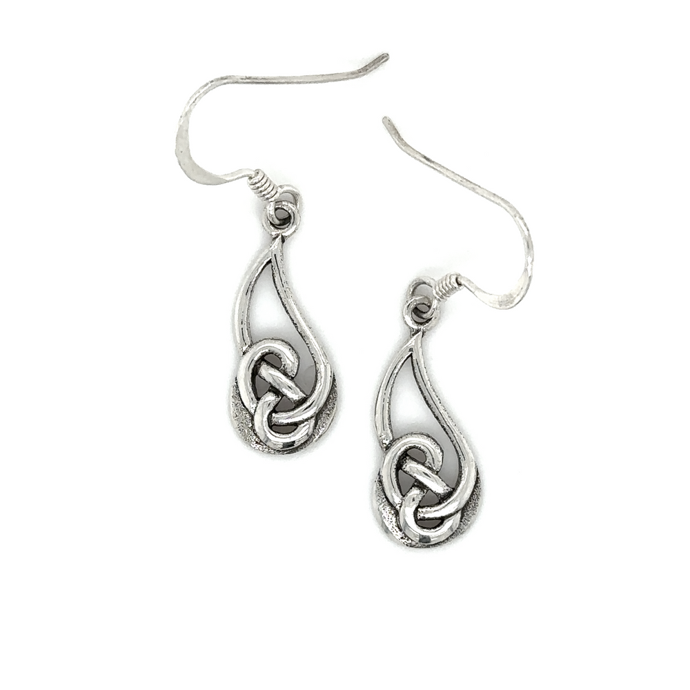These Super Silver Celtic Style Earrings with a beautiful celtic knot design can be a perfect gift for special events.