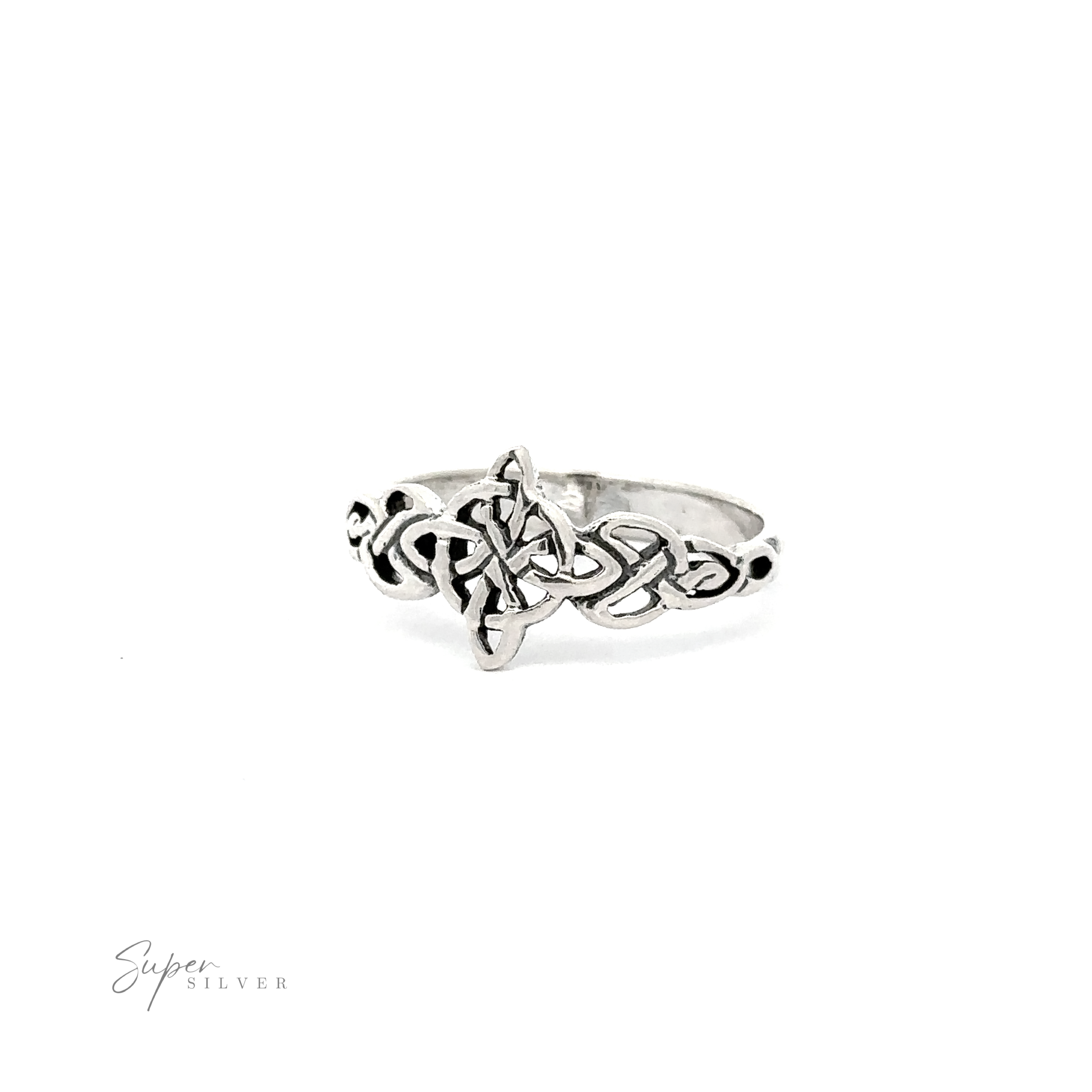 This Four Pointed Celtic Knot Ring showcases a rich heritage with its intricate design, serving as a symbol of timeless beauty.
