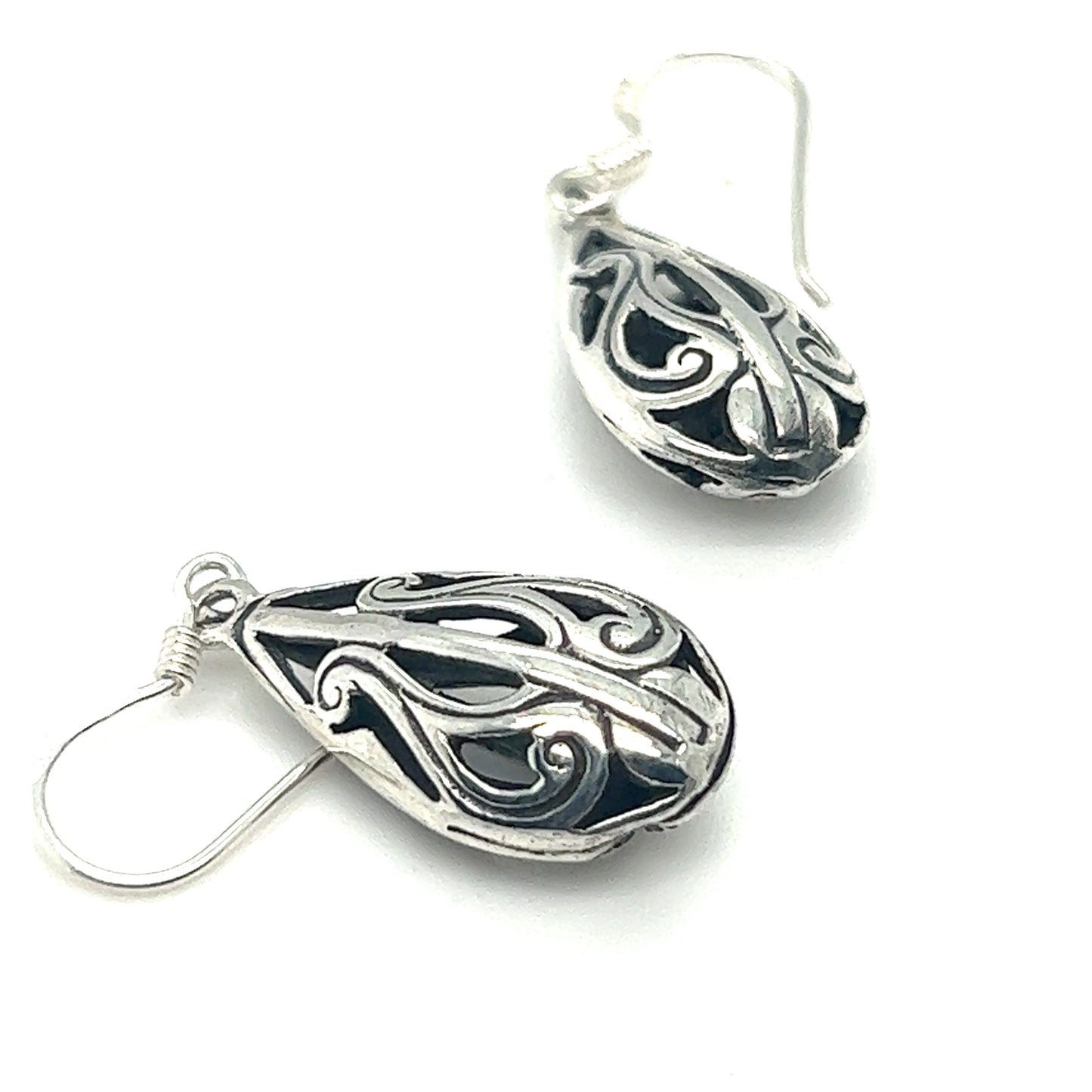A pair of Super Silver Filigree Teardrop Earrings, perfect for adding a boho aesthetic to any outfit.