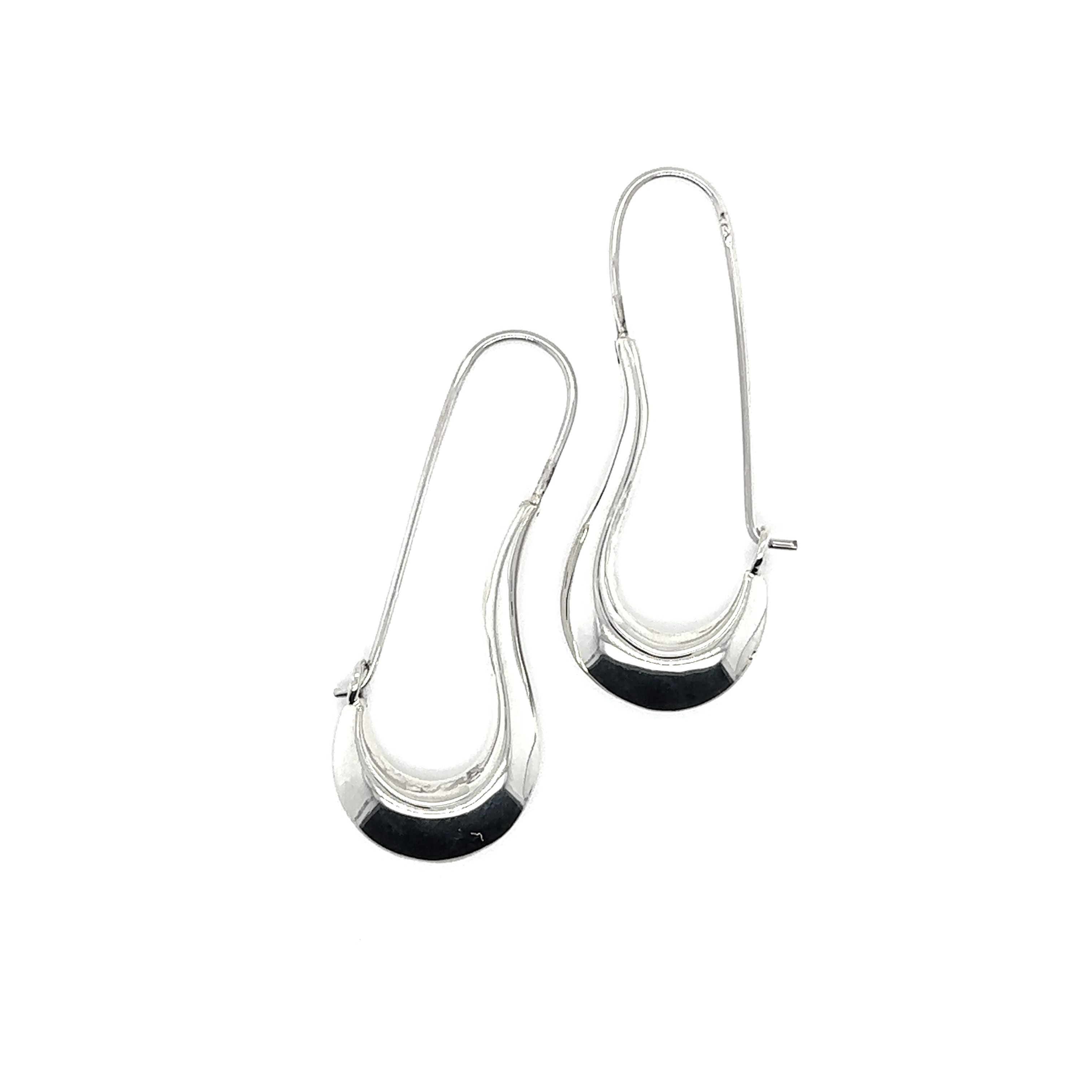 A pair of Curved Hoop Earrings with a smooth surface and a black finish, made from .925 Silver.