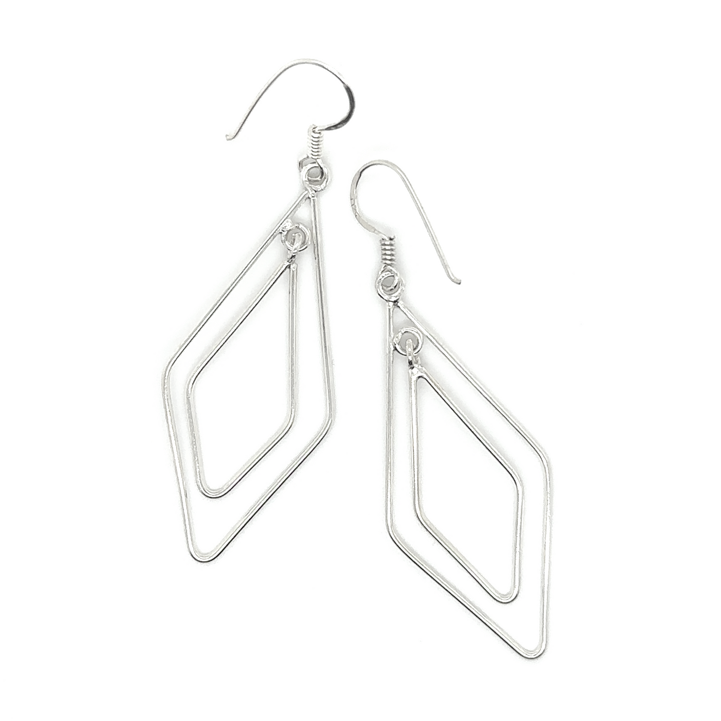 
                  
                    A pair of Super Silver .925 sterling silver dangle earrings with Diamond Shaped design.
                  
                
