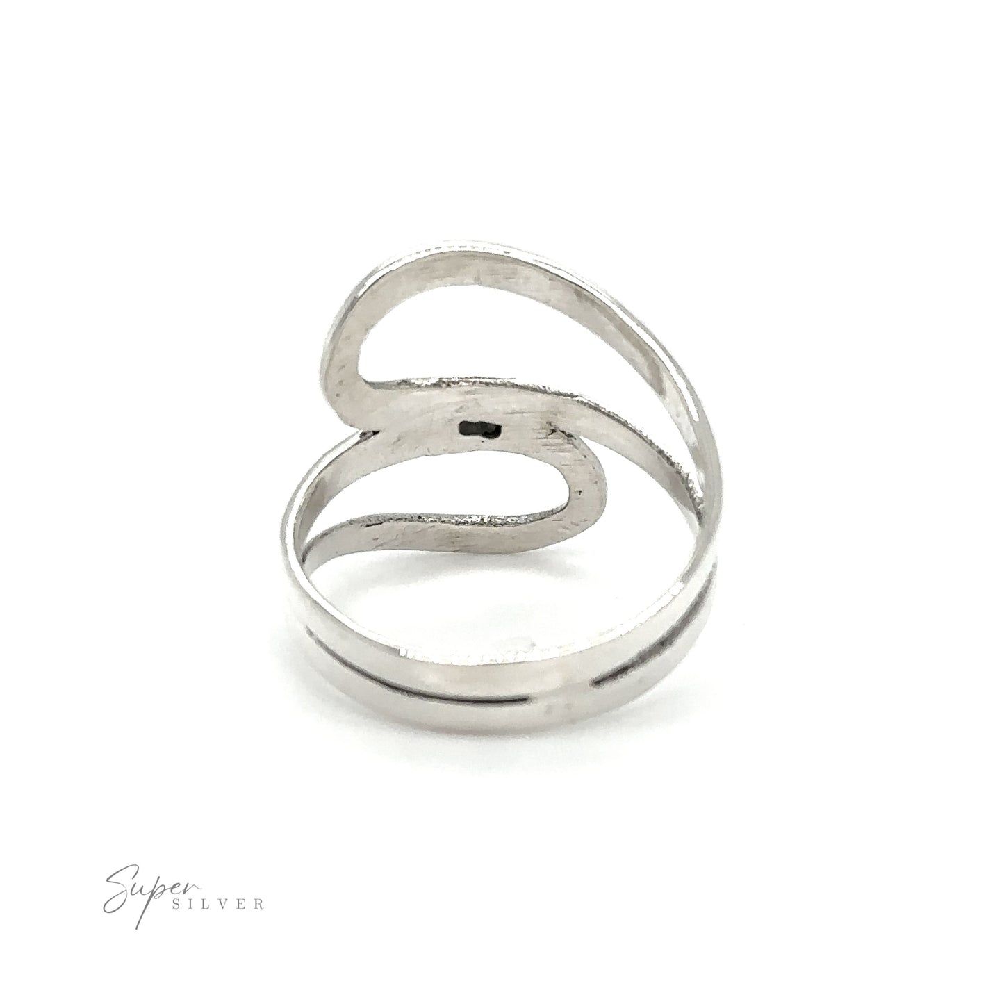 
                  
                    A versatile Freestyle Loop Ring with a curved design, perfect as a thumb ring or a double-loop ring.
                  
                