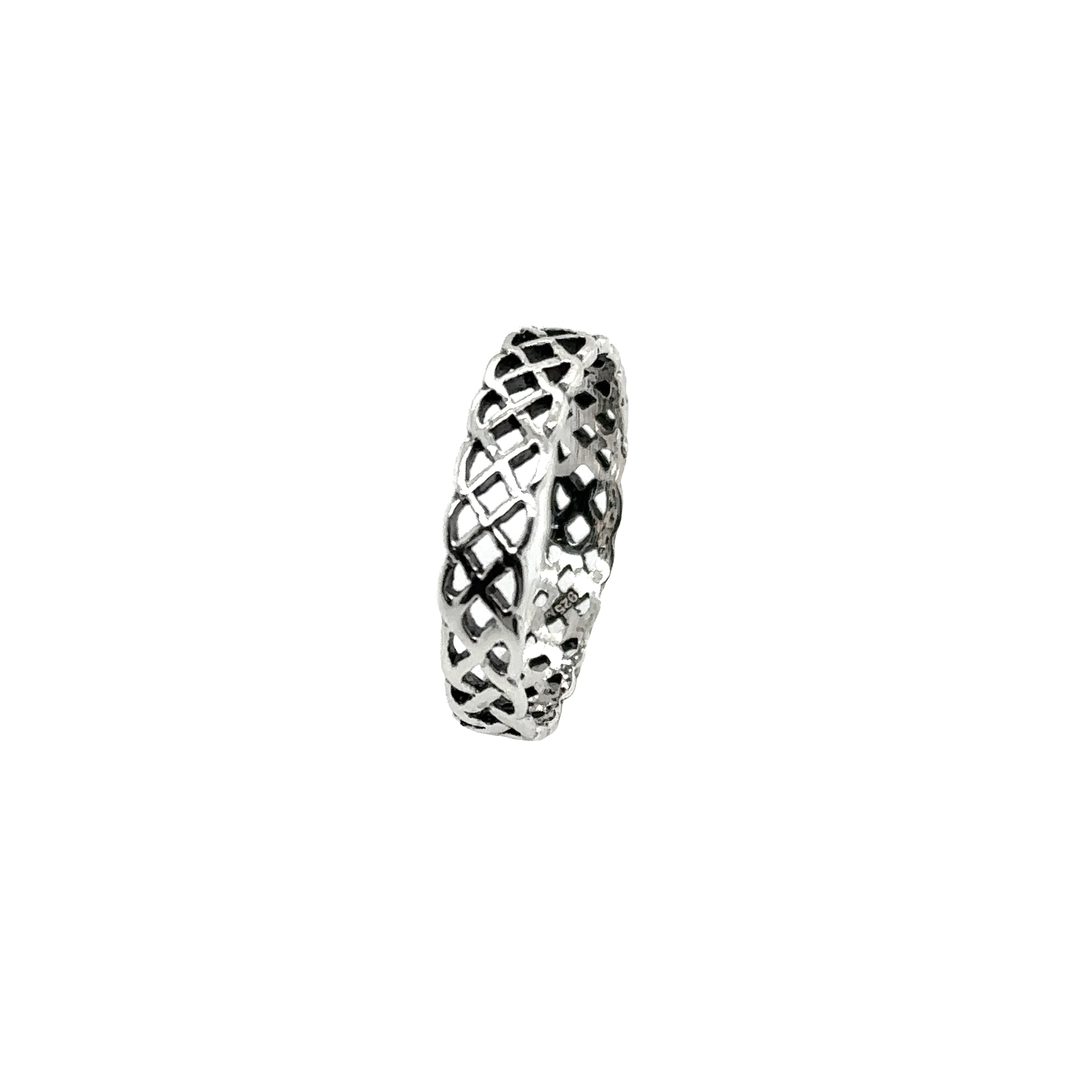 A 4mm Weave Band Ring with a black and white pattern.