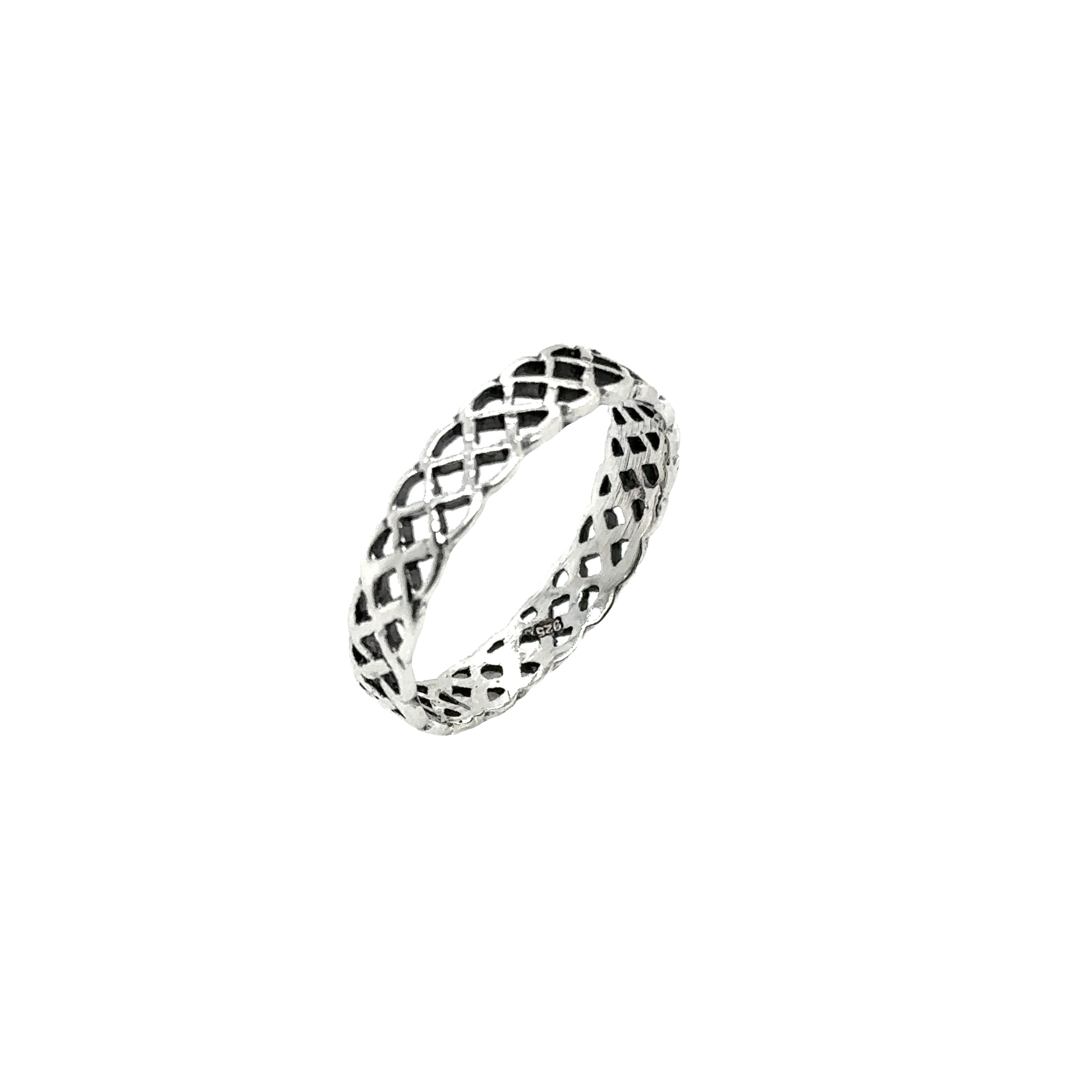 A 4mm Weave Band Ring with a pattern on it.